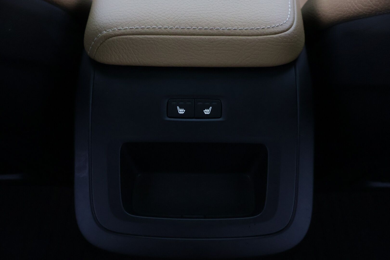 Volvo XC60 2019 T8 AWD Inscription aut */ Adapt.Vakkari / Pa-lisälämmitin / Muistipenkit / Panorama / HUD / Koukku / Navi /* - 3,99 % KORKOTARJOUS TÄHÄN AUTOON 31.8. ASTI! - Kattavasti varusteltu / Särmä yksilö / 2x renkaat