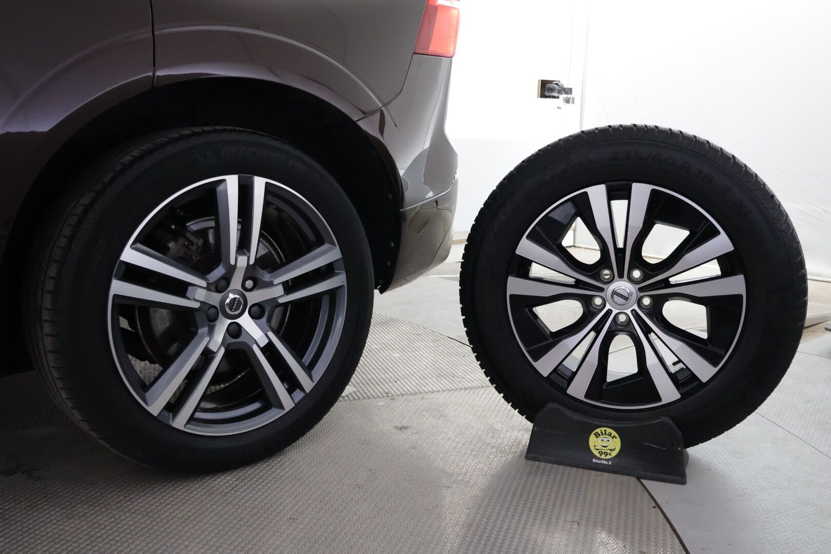 Volvo XC60 2019 T8 AWD Inscription aut */ Adapt.Vakkari / Pa-lisälämmitin / Muistipenkit / Panorama / HUD / Koukku / Navi /* - 3,99 % KORKOTARJOUS TÄHÄN AUTOON 31.8. ASTI! - Kattavasti varusteltu / Särmä yksilö / 2x renkaat