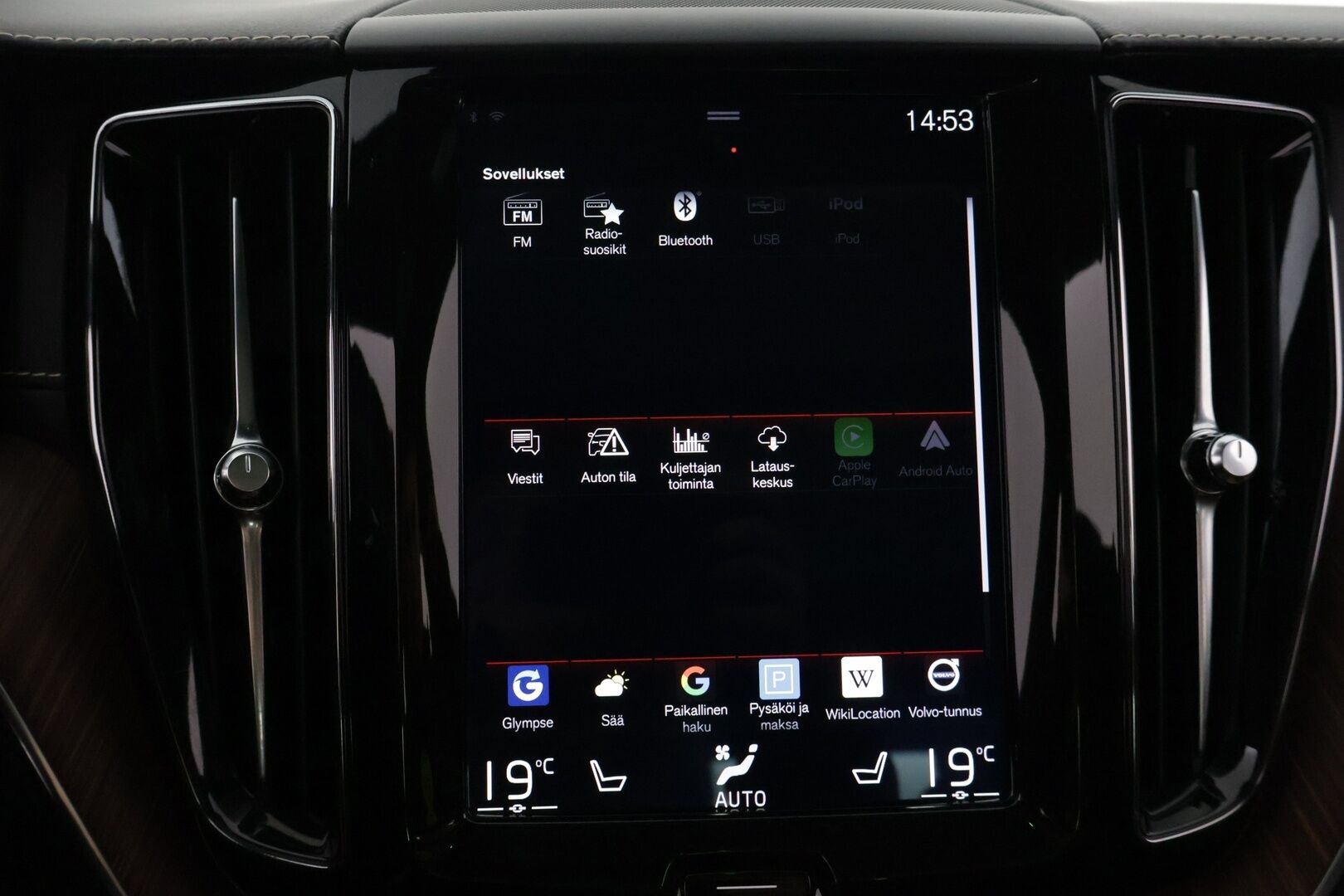 Volvo XC60 2019 T8 AWD Inscription aut */ Adapt.Vakkari / Pa-lisälämmitin / Muistipenkit / Panorama / HUD / Koukku / Navi /* - 3,99 % KORKOTARJOUS TÄHÄN AUTOON 31.8. ASTI! - Kattavasti varusteltu / Särmä yksilö / 2x renkaat