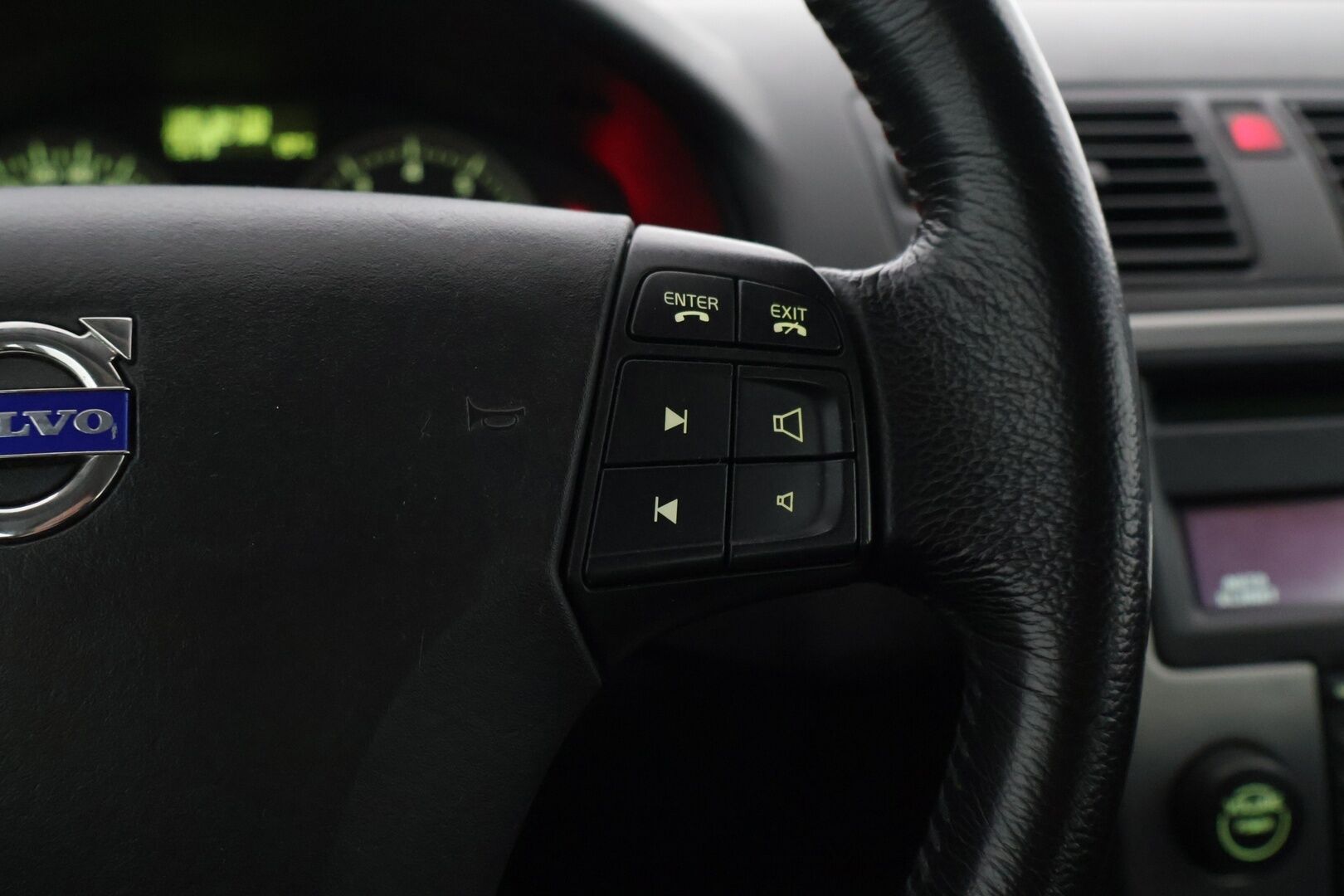 Volvo V50 2004 V50 2.5 T5 Momentum * YritysOutlet - Myydään vain yrityksille *  / Vakkari / 2x renkaat / lisäpitkät * - YritysOutlet - Myydään vain yrityksille