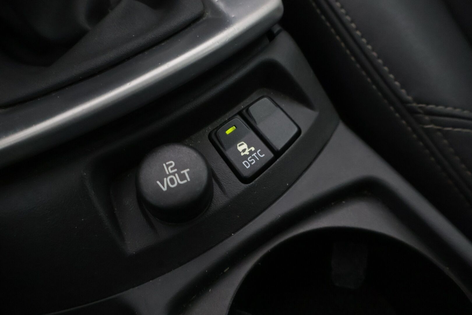 Volvo V50 2005 2.5 T5 Kinetic *Myydään Huutokaupat.com*  *Vakkari / 2x Renkaat / Lisäpitkät* - *Myydään Huutokaupat.com*