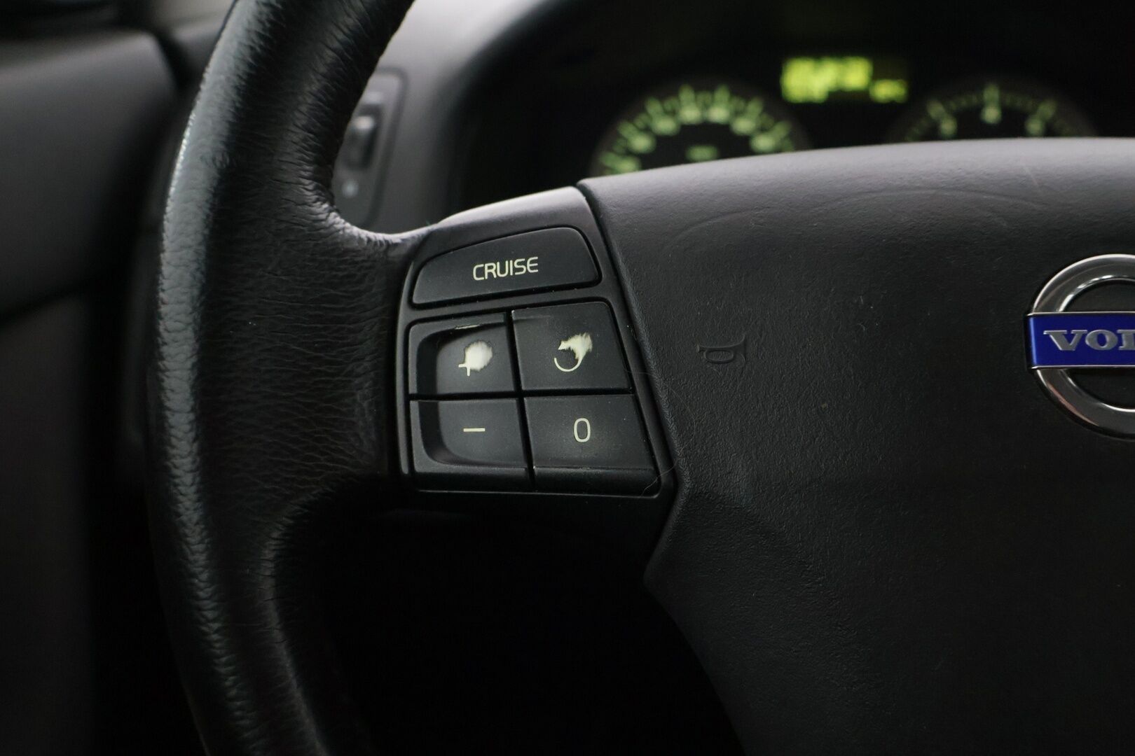 Volvo V50 2004 V50 2.5 T5 Momentum * YritysOutlet - Myydään vain yrityksille *  / Vakkari / 2x renkaat / lisäpitkät * - YritysOutlet - Myydään vain yrityksille