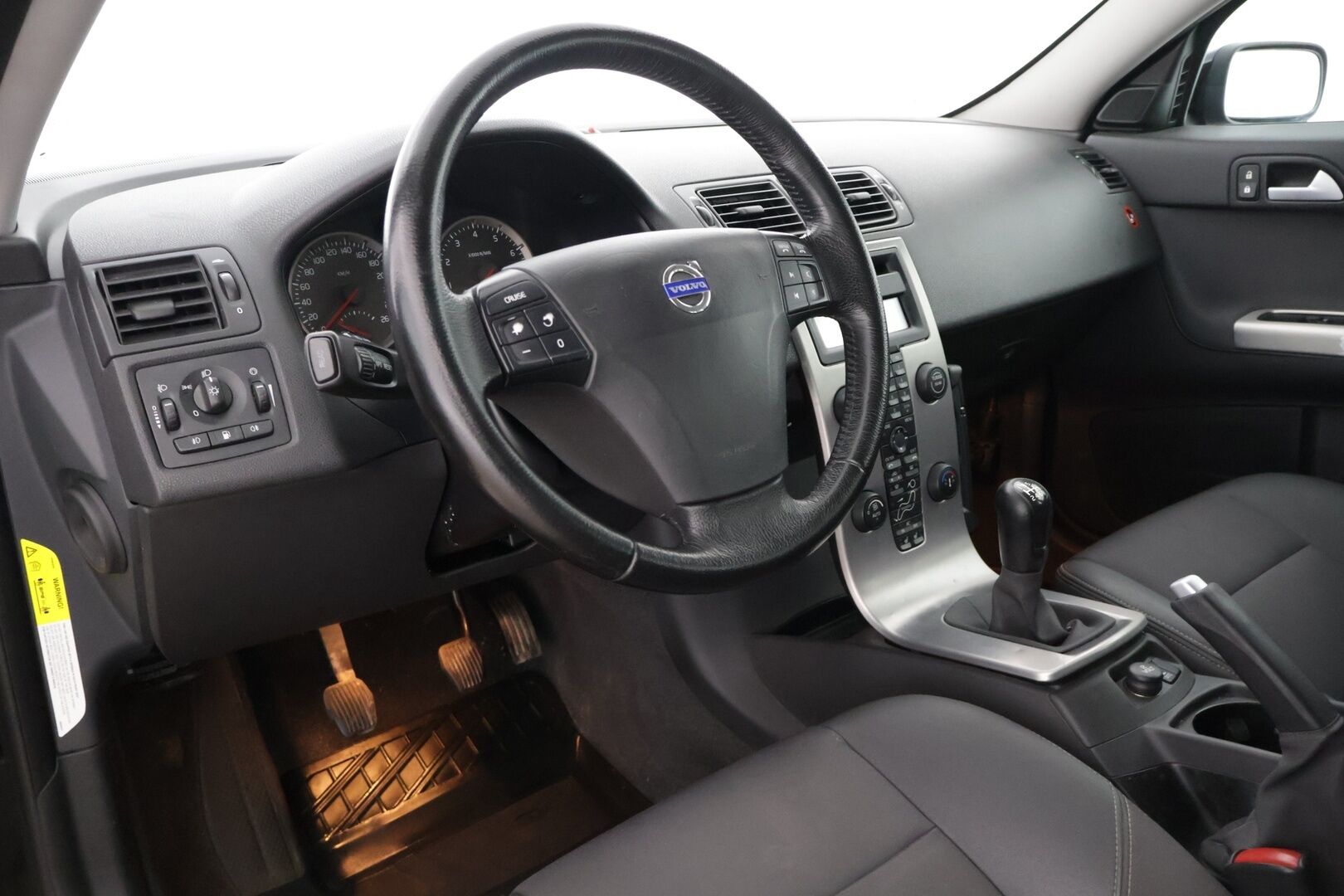 Volvo V50 2004 V50 2.5 T5 Momentum * YritysOutlet - Myydään vain yrityksille *  / Vakkari / 2x renkaat / lisäpitkät * - YritysOutlet - Myydään vain yrityksille