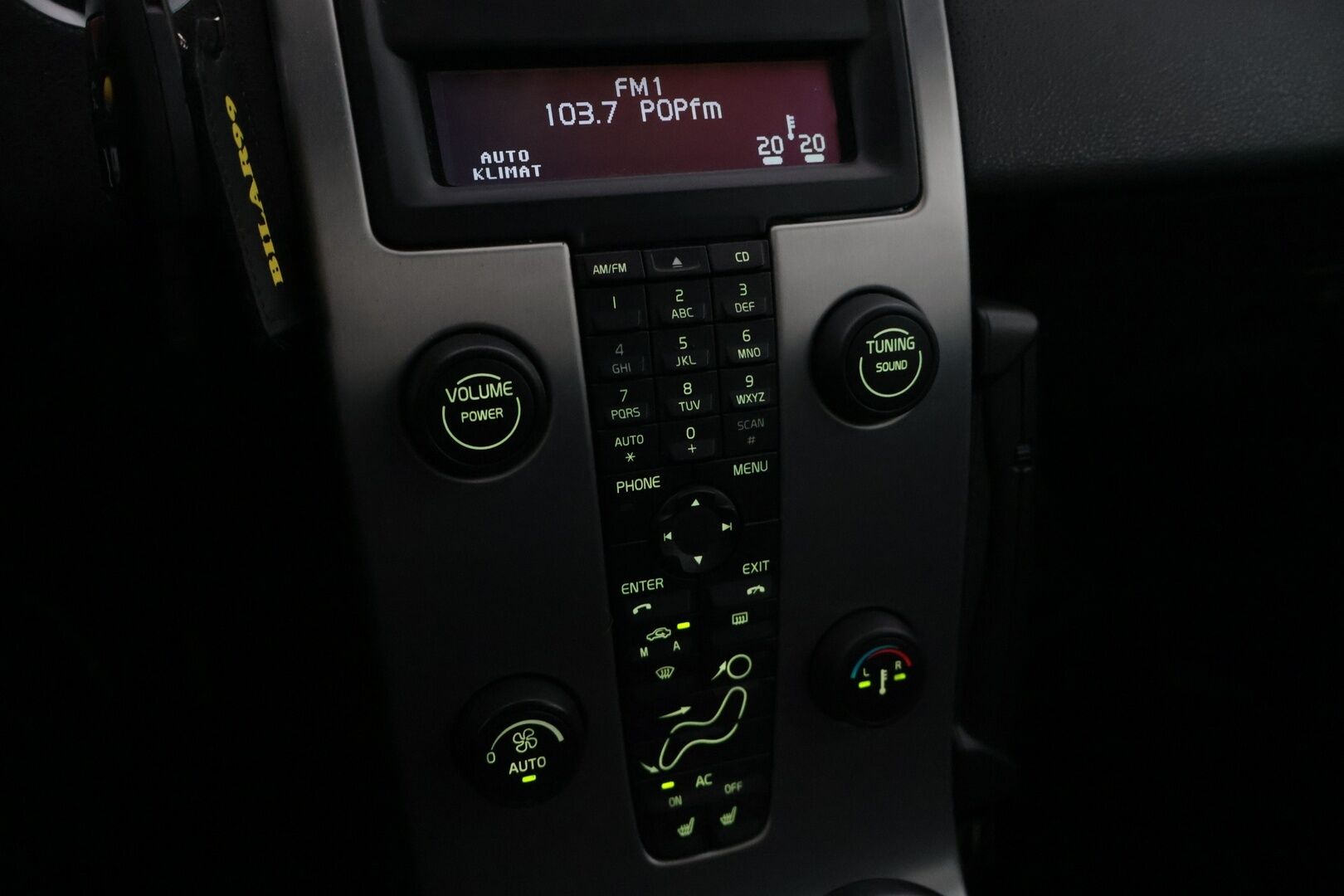 Volvo V50 2004 V50 2.5 T5 Momentum * YritysOutlet - Myydään vain yrityksille *  / Vakkari / 2x renkaat / lisäpitkät * - YritysOutlet - Myydään vain yrityksille