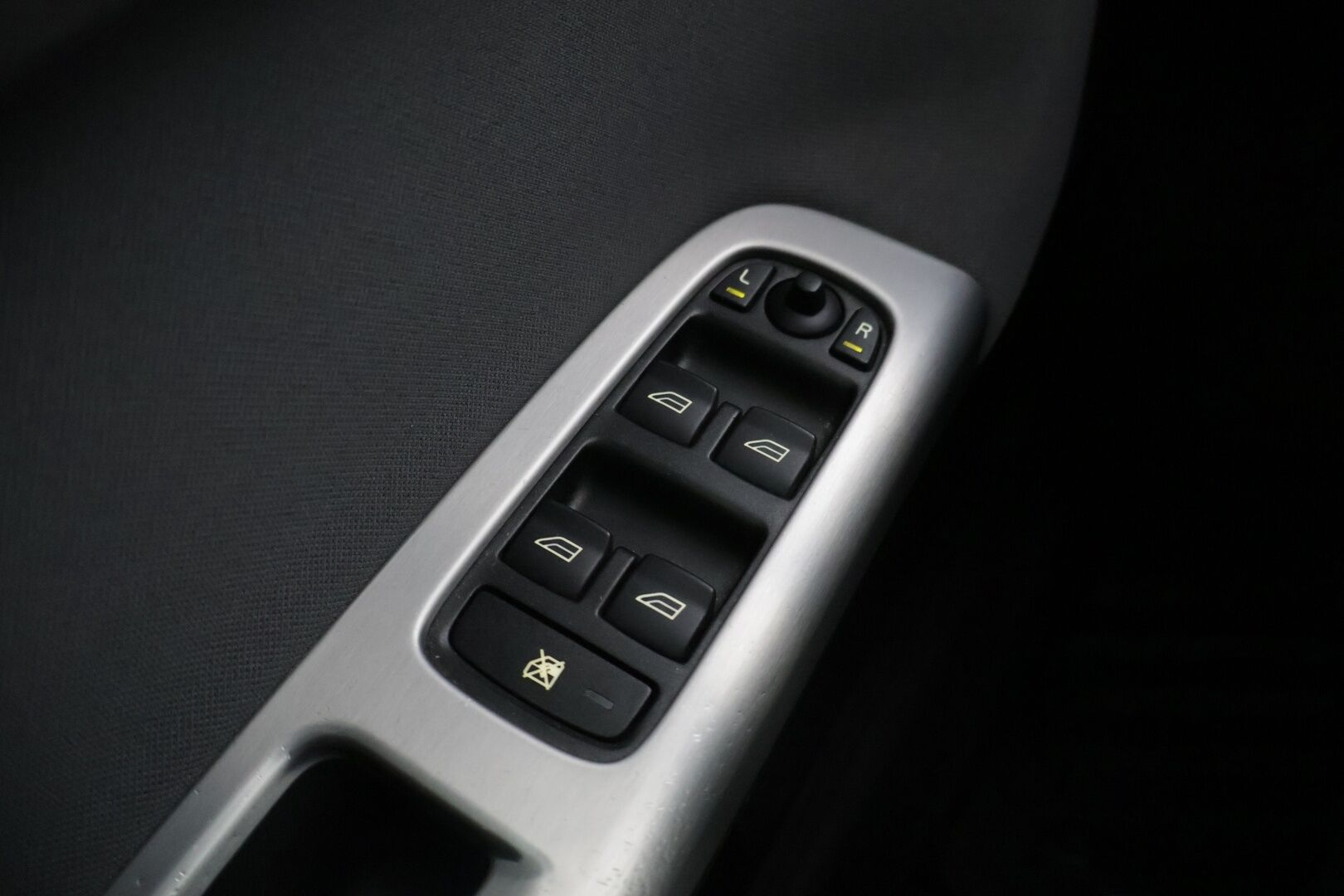 Volvo V50 2005 2.5 T5 Kinetic *Myydään Huutokaupat.com*  *Vakkari / 2x Renkaat / Lisäpitkät* - *Myydään Huutokaupat.com*