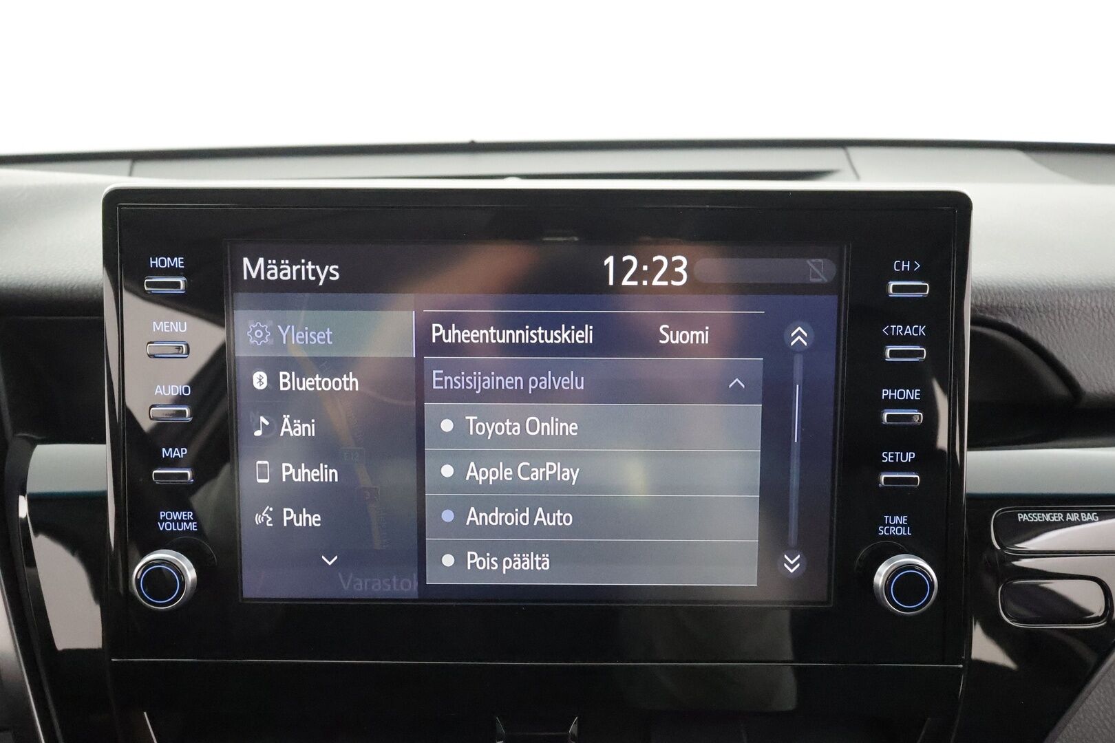 Toyota Camry 2022 2,5 Hybrid Style * ACC / Lohko / P.kamera / Sähköpenkit / Navi / LED / Nahat / Keyless / Ratinlämmitin / Facelift * - Suomi-auto / Kahdet renkaat aluvanteilla / Merkkihuollettu - HULLUT AVAJAISHULINAT KORKOTARJOUS 3,29 %