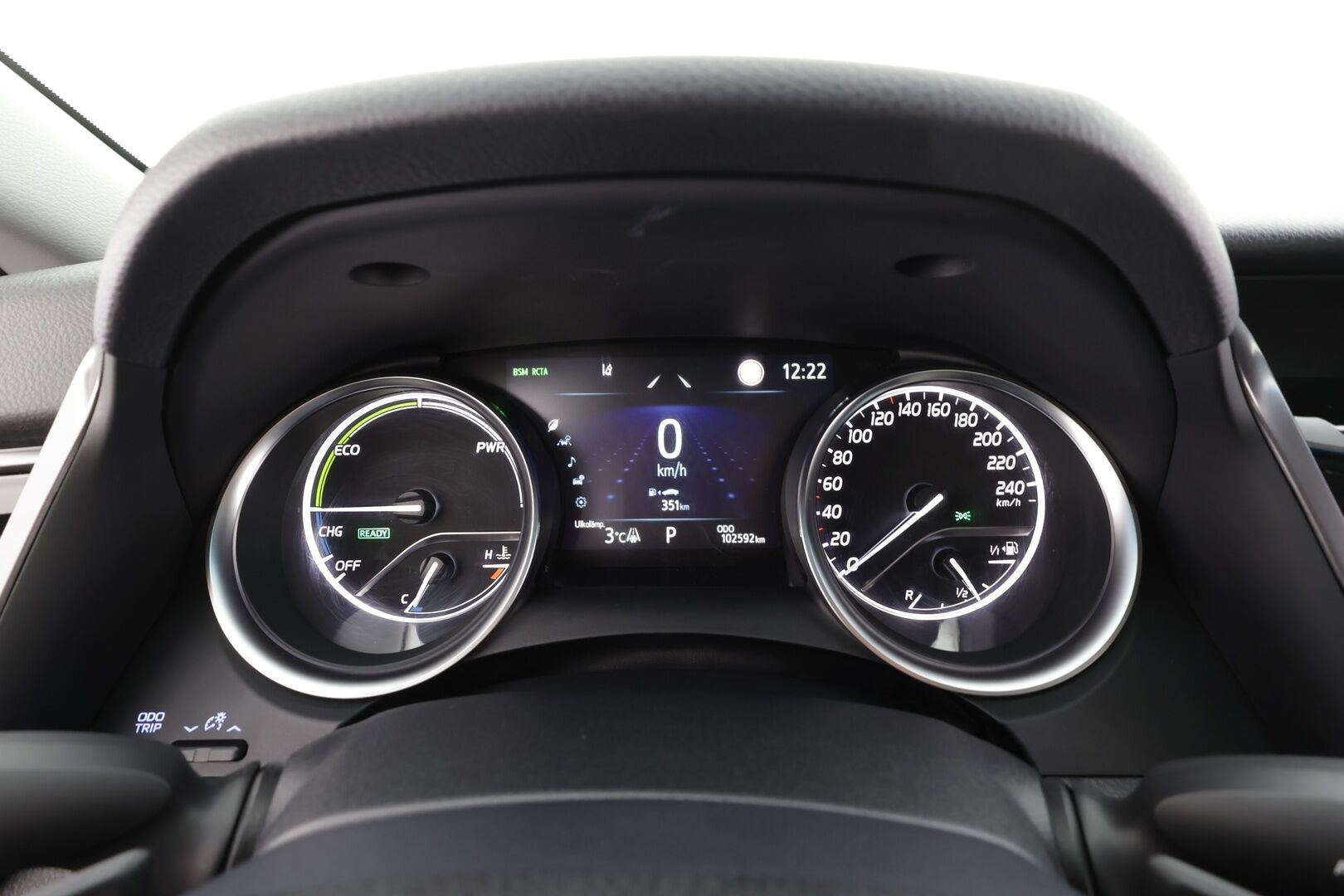 Toyota Camry 2022 2,5 Hybrid Style * ACC / Lohko / P.kamera / Sähköpenkit / Navi / LED / Nahat / Keyless / Ratinlämmitin / Facelift * - Suomi-auto / Kahdet renkaat aluvanteilla / Merkkihuollettu - HULLUT AVAJAISHULINAT KORKOTARJOUS 3,29 %