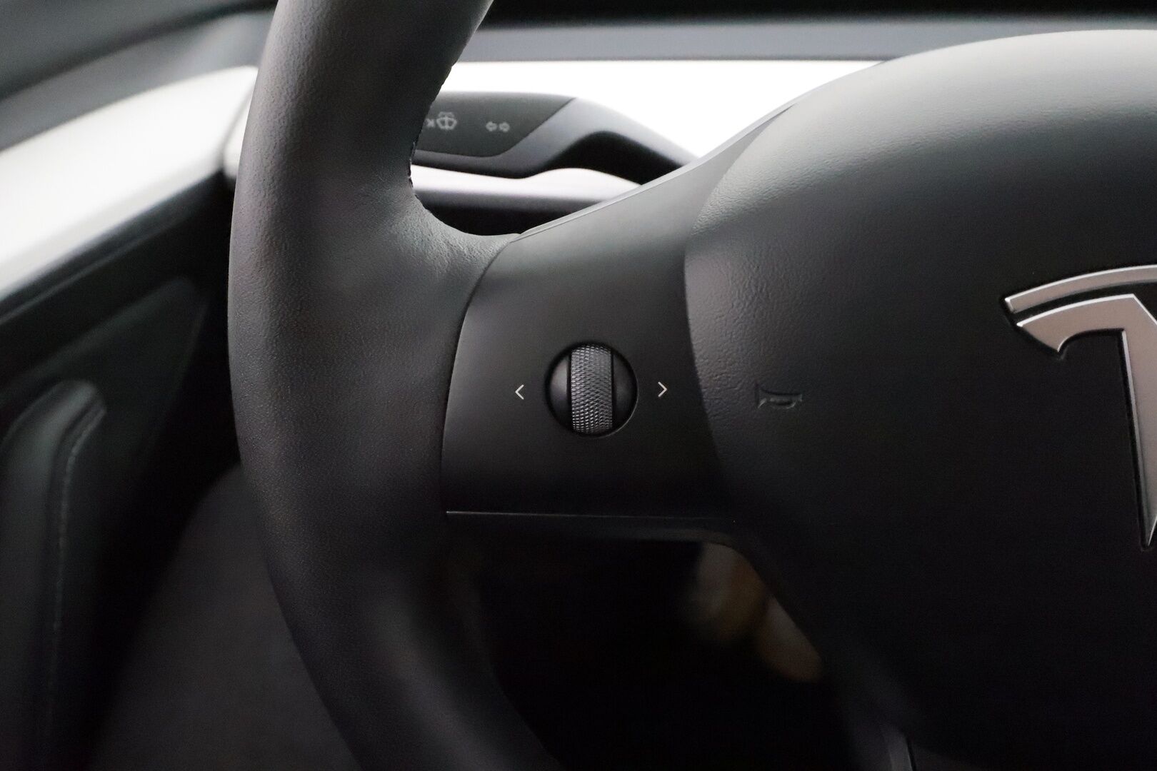 Tesla Model 3 2021 Standard Range Plus **Lasikatto / Lämpöpumppu / Adapt.Vakkari / Matrix-LED / P.kamera / Navi / Kaistavahti / Keyless** - 1-om Suomi-auto / 2x Latauskaapelit / Kahdet Renkaat