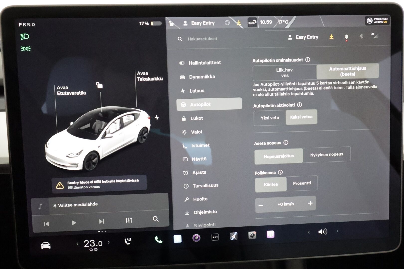 Tesla Model 3 2021 Standard Range Plus **Lasikatto / Lämpöpumppu / Adapt.Vakkari / Matrix-LED / P.kamera / Navi / Kaistavahti / Keyless** - 1-om Suomi-auto / 2x Latauskaapelit / Kahdet Renkaat