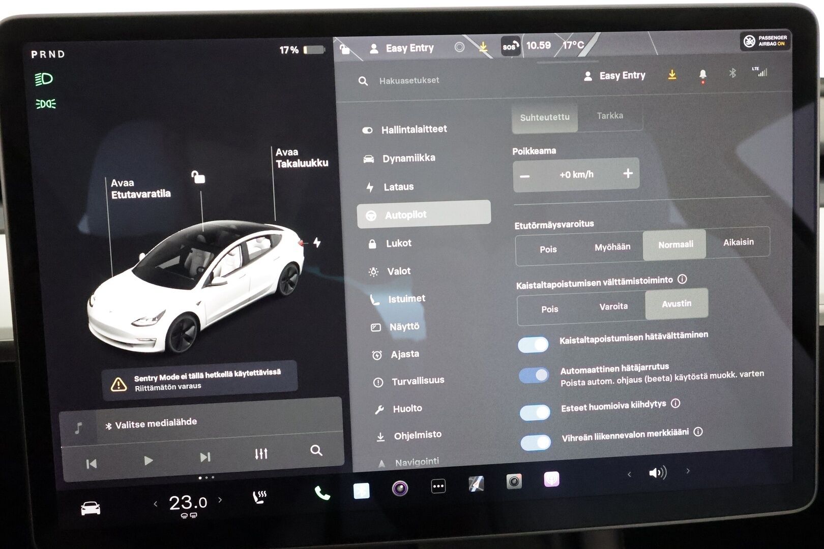 Tesla Model 3 2021 Standard Range Plus **Lasikatto / Lämpöpumppu / Adapt.Vakkari / Matrix-LED / P.kamera / Navi / Kaistavahti / Keyless** - 1-om Suomi-auto / 2x Latauskaapelit / Kahdet Renkaat
