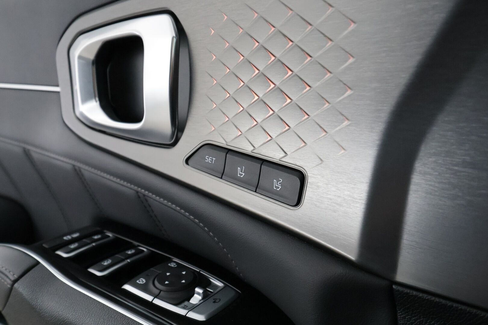 Kia Sorento 2021 1,6 T-GDI Plug-in Hybrid AWD Business Luxury AT 7P - | ACC | Koukku | Webasto | HUD | 360° | BOSE | Muistipenkki | Ilmastoidut sähkönahat | HDA | BSM | 1-om suomiauto | Merkkihuollot |