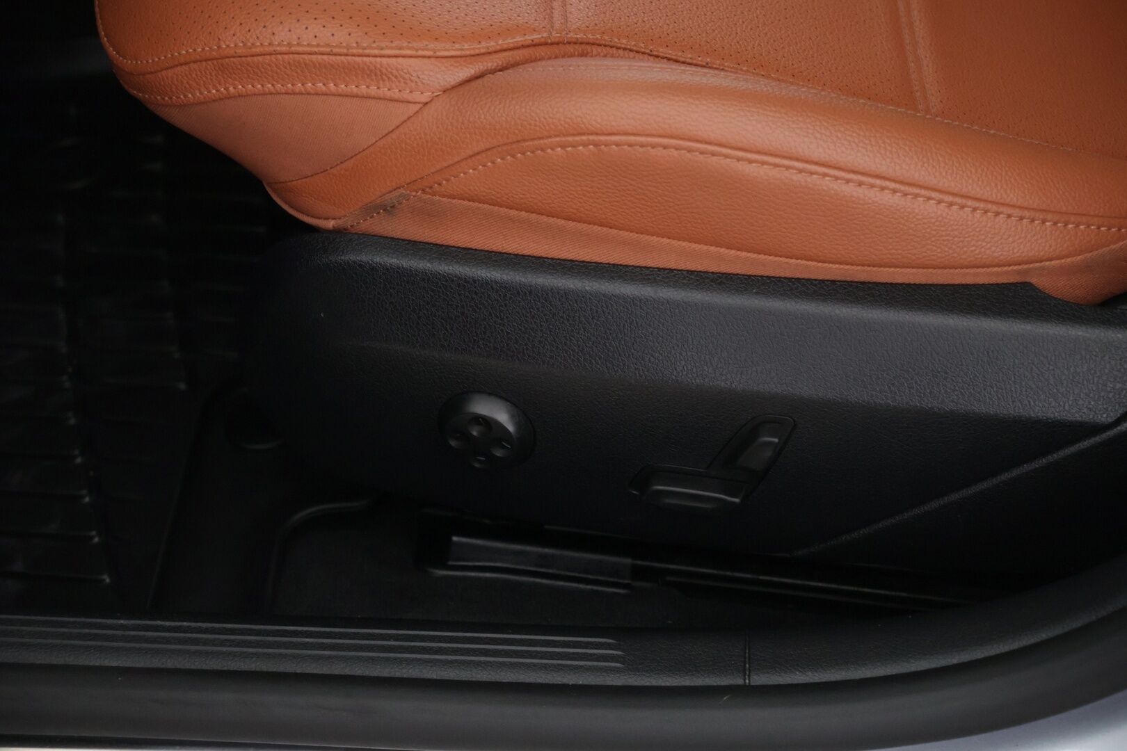 Mercedes-Benz C 2023 180 T A Business - Vakkari | Ruskeat nahat | Lohko ja sisälämppäri | Sähköpenkit 