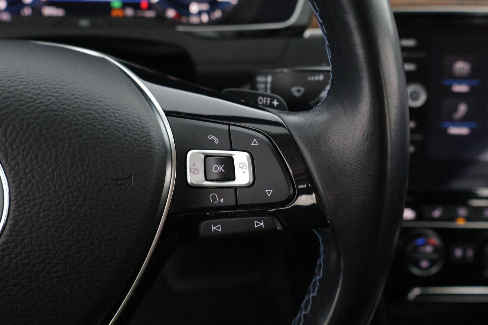 Volkswagen Passat 2018 Variant GTE Plug-In Hybrid 160kW DSG *ACC / Webasto / Digimittaristo / P-Kamera / Muistipenkki / Nahka-Alcantara* - 2 renkaat / Ambient / Hierova kuljettajan istuin*