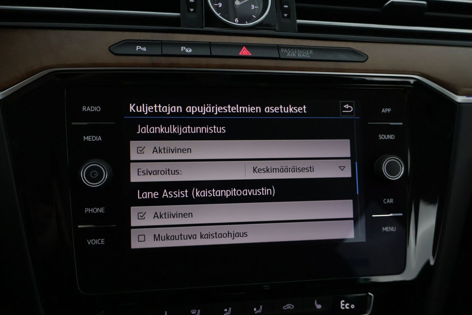 Volkswagen Passat 2018 Variant GTE Plug-In Hybrid 160kW DSG *ACC / Webasto / Digimittaristo / P-Kamera / Muistipenkki / Nahka-Alcantara* - 2 renkaat / Ambient / Hierova kuljettajan istuin*