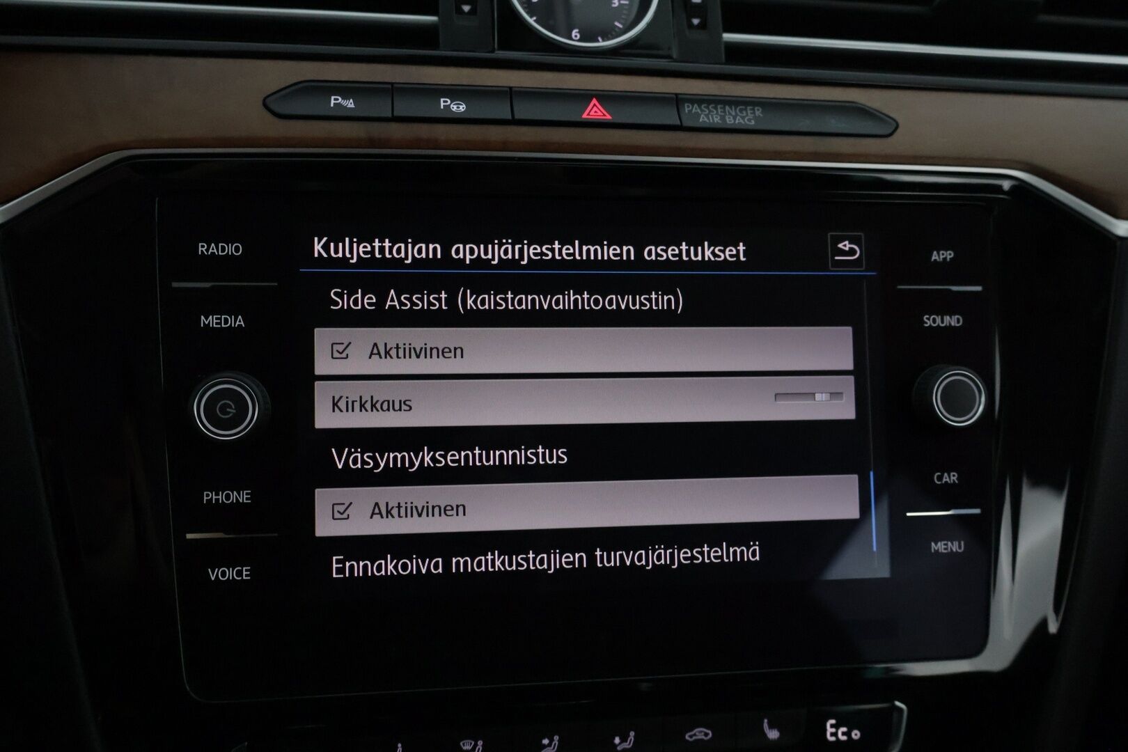 Volkswagen Passat 2018 Variant GTE Plug-In Hybrid 160kW DSG *ACC / Webasto / Digimittaristo / P-Kamera / Muistipenkki / Nahka-Alcantara* - Merkkihuollettu / 2 renkaat / Ambient / Hierova kuljettajan istuin*