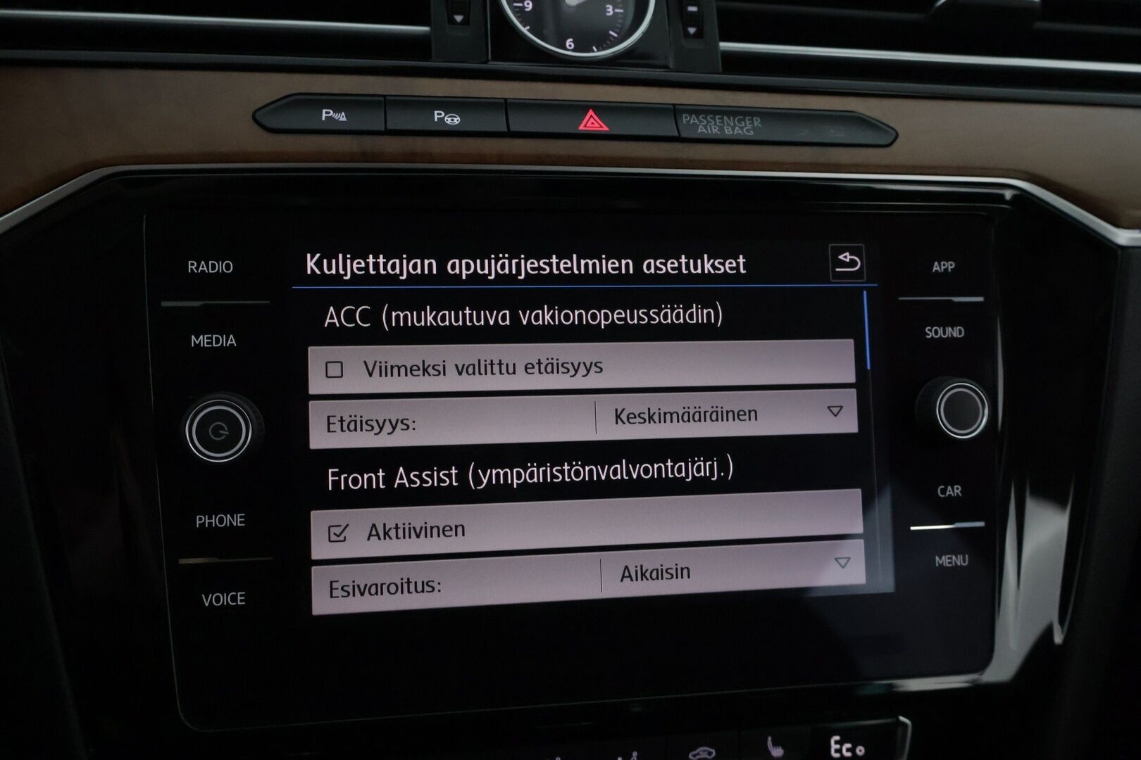 Volkswagen Passat 2018 Variant GTE Plug-In Hybrid 160kW DSG *ACC / Webasto / Digimittaristo / P-Kamera / Muistipenkki / Nahka-Alcantara* - 2 renkaat / Ambient / Hierova kuljettajan istuin*