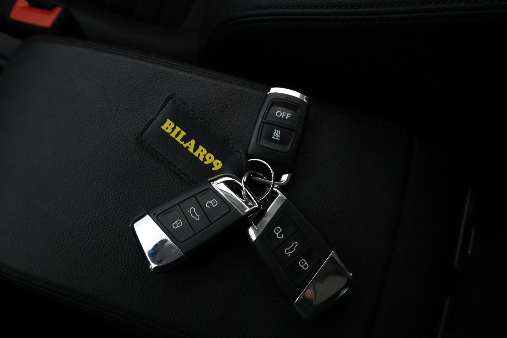 Volkswagen Passat 2018 Variant GTE Plug-In Hybrid 160kW DSG *ACC / Webasto / Digimittaristo / P-Kamera / Muistipenkki / Nahka-Alcantara* - 2 renkaat / Ambient / Hierova kuljettajan istuin*