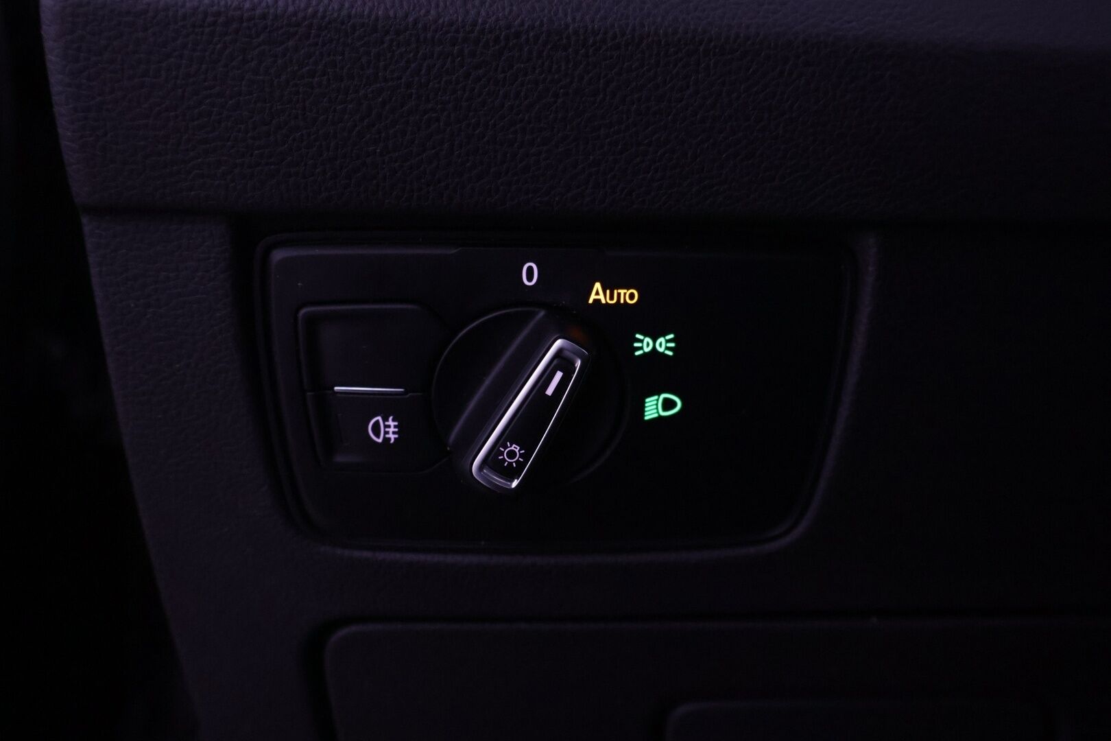 Volkswagen Passat 2018 Variant GTE Plug-In Hybrid 160kW DSG *ACC / Webasto / Digimittaristo / P-Kamera / Muistipenkki / Nahka-Alcantara* - 2 renkaat / Ambient / Hierova kuljettajan istuin*