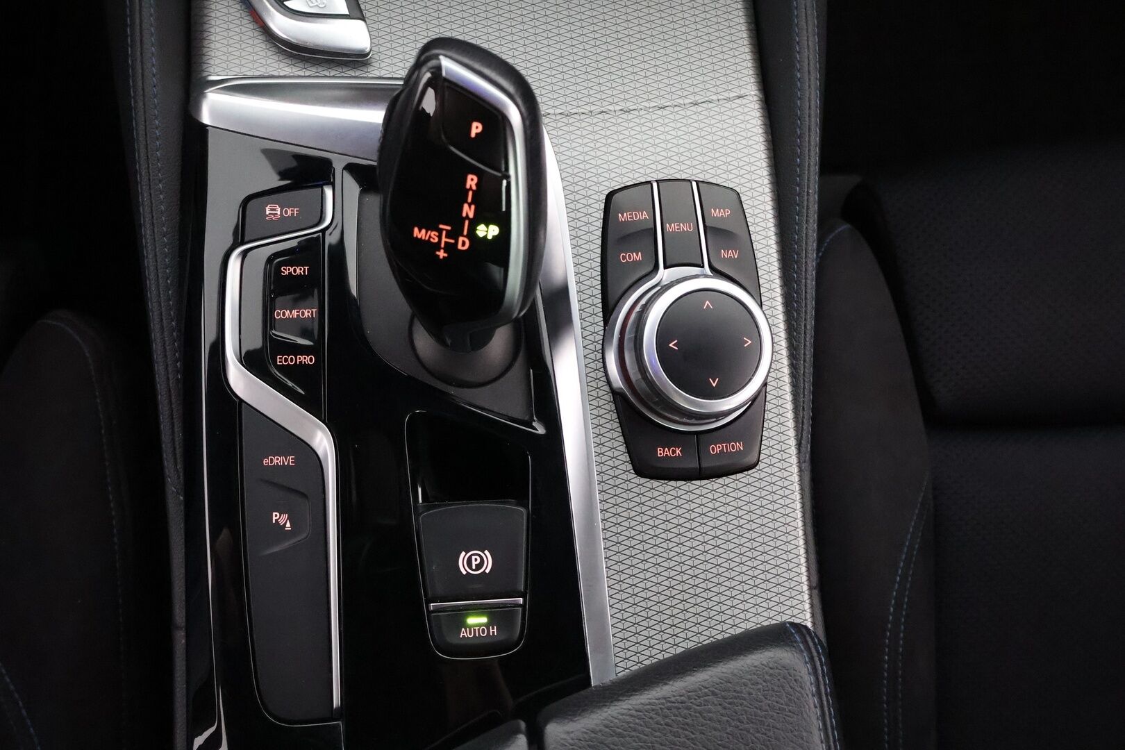 BMW 530 2019 G30 Sedan 530e A Charged Edition M Sport - Adapt.Vakkari / HUD / Peruutuskamera / HiFi / Driving Assistant Plus / Professional Navi / BLIS / Sporttipenkit / Näyttävä!