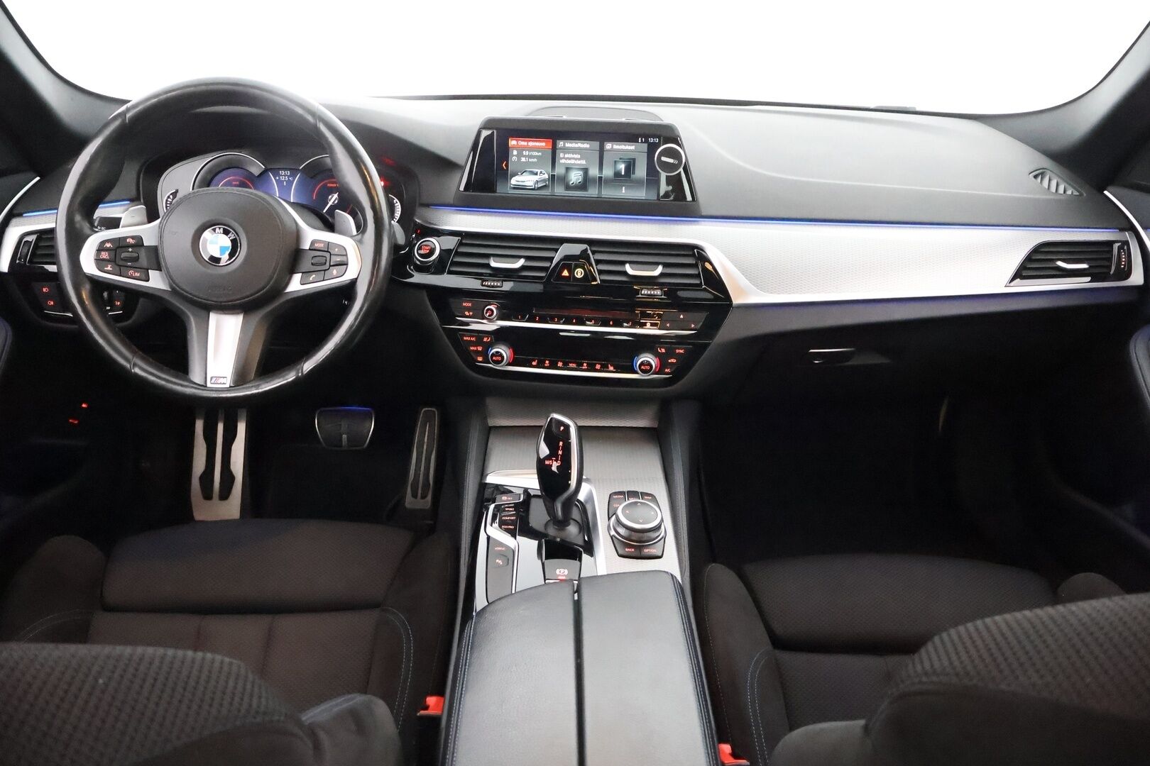 BMW 530 2019 G30 Sedan 530e A Charged Edition M Sport - Adapt.Vakkari / HUD / Peruutuskamera / HiFi / Driving Assistant Plus / Professional Navi / BLIS / Sporttipenkit / Näyttävä!