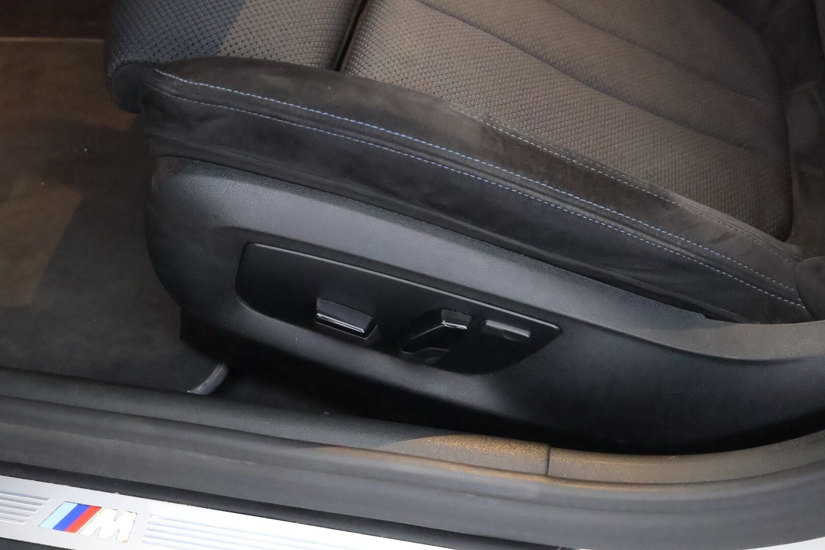 BMW 530 2019 G30 Sedan 530e A Charged Edition M Sport - Adapt.Vakkari / HUD / Peruutuskamera / HiFi / Driving Assistant Plus / Professional Navi / BLIS / Sporttipenkit / Näyttävä!