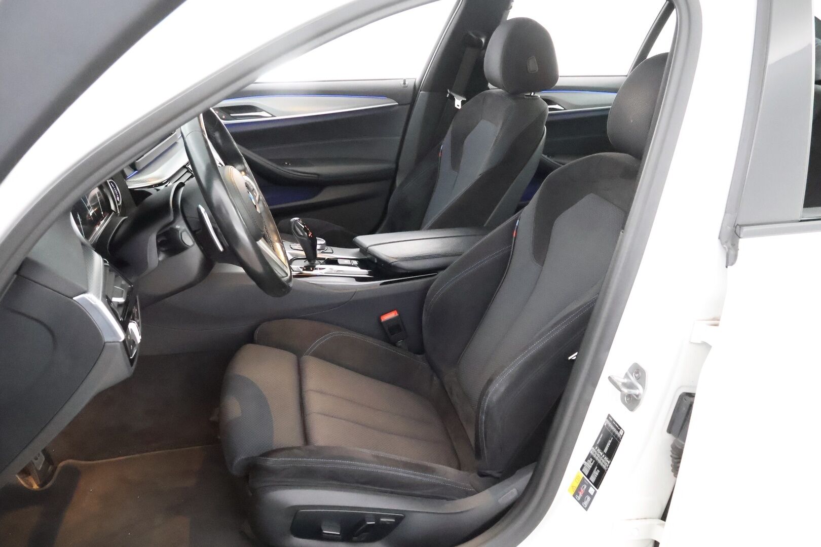 BMW 530 2019 G30 Sedan 530e A Charged Edition M Sport - Adapt.Vakkari / HUD / Peruutuskamera / HiFi / Driving Assistant Plus / Professional Navi / BLIS / Sporttipenkit / Näyttävä!
