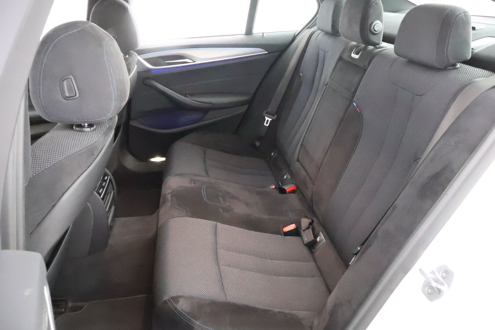 BMW 530 2019 G30 Sedan 530e A Charged Edition M Sport - Adapt.Vakkari / HUD / Peruutuskamera / HiFi / Driving Assistant Plus / Professional Navi / BLIS / Sporttipenkit / Näyttävä!