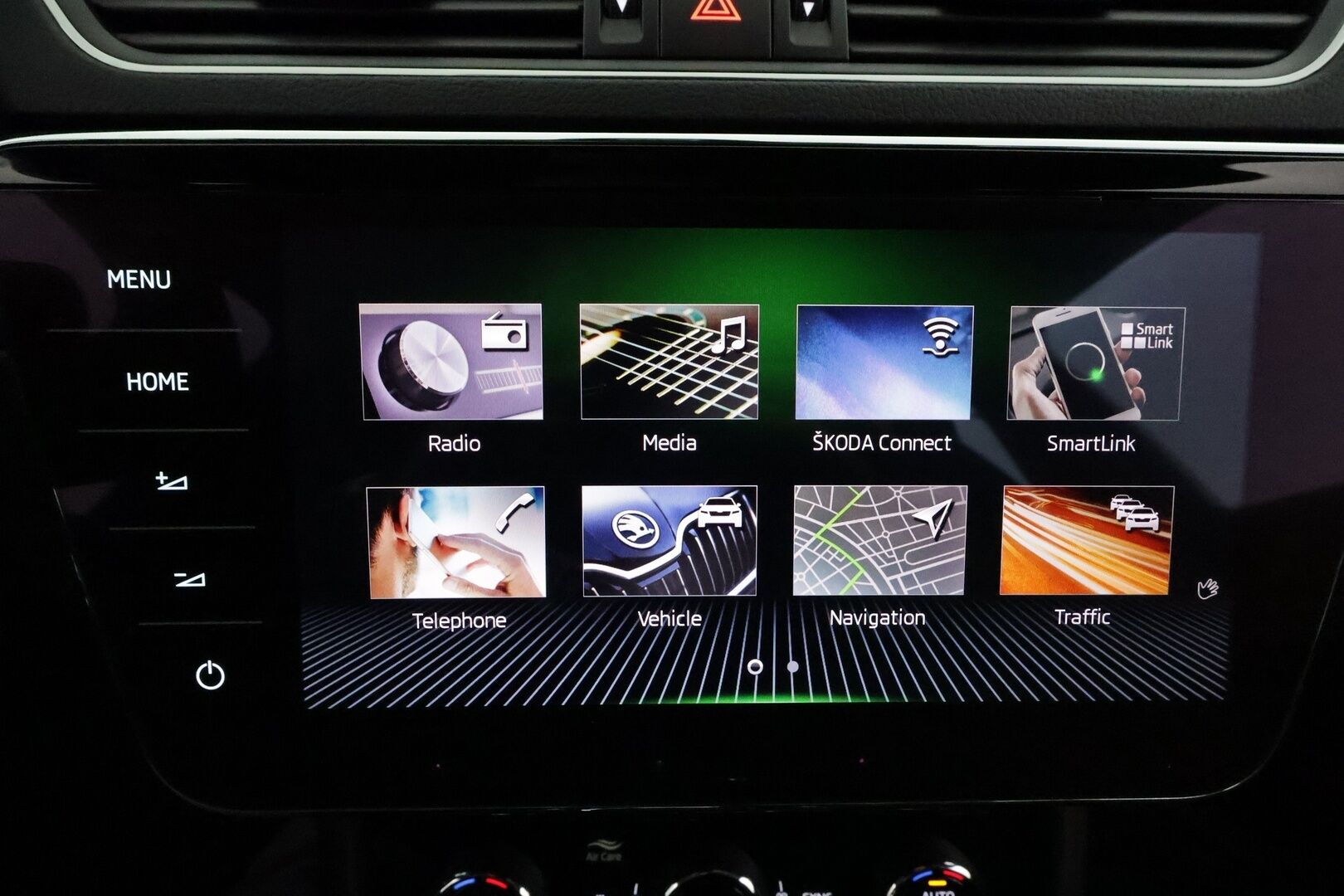 Skoda Superb 2018 1,8 TSI 180hv Sportline DSG Autom. **ACC / P.kamera / Webasto / Navi / Muistipenkki / Sporttipenkit / Koukku / Canton** - Kahdet renkaat aluvanteilla