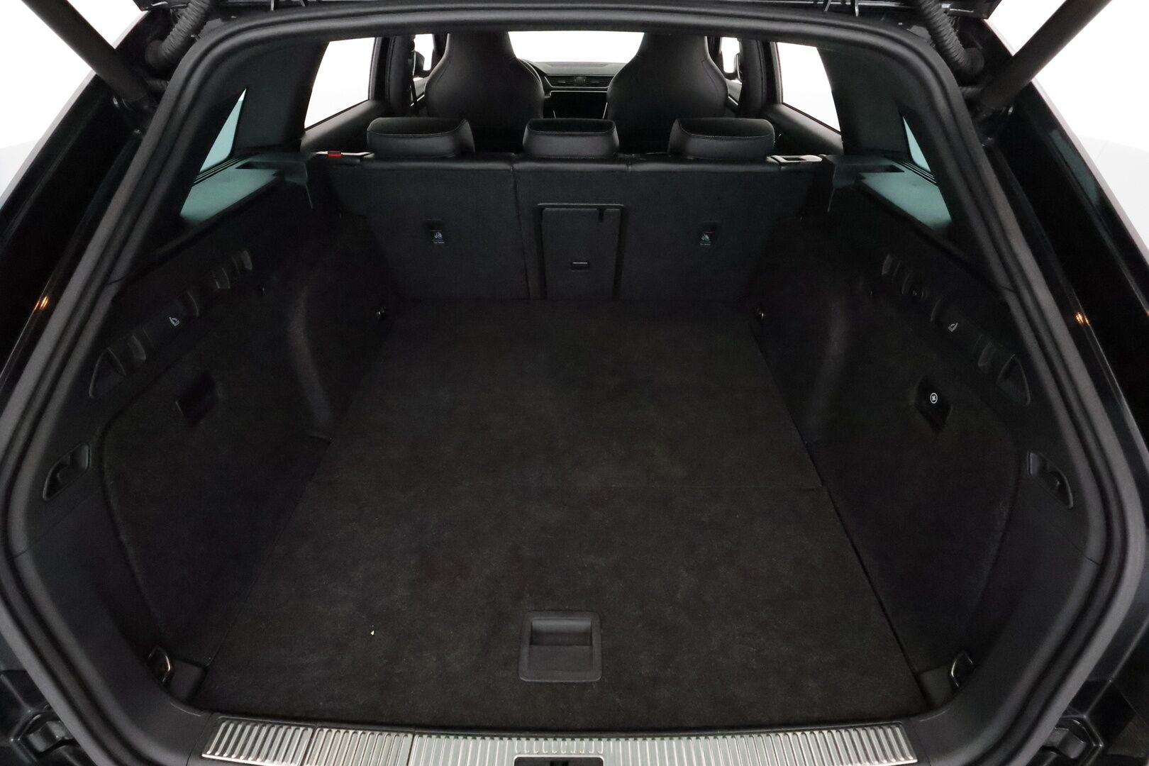 Skoda Superb 2018 1,8 TSI 180hv Sportline DSG Autom. **ACC / P.kamera / Webasto / Navi / Muistipenkki / Sporttipenkit / Koukku / Canton** - Kahdet renkaat aluvanteilla