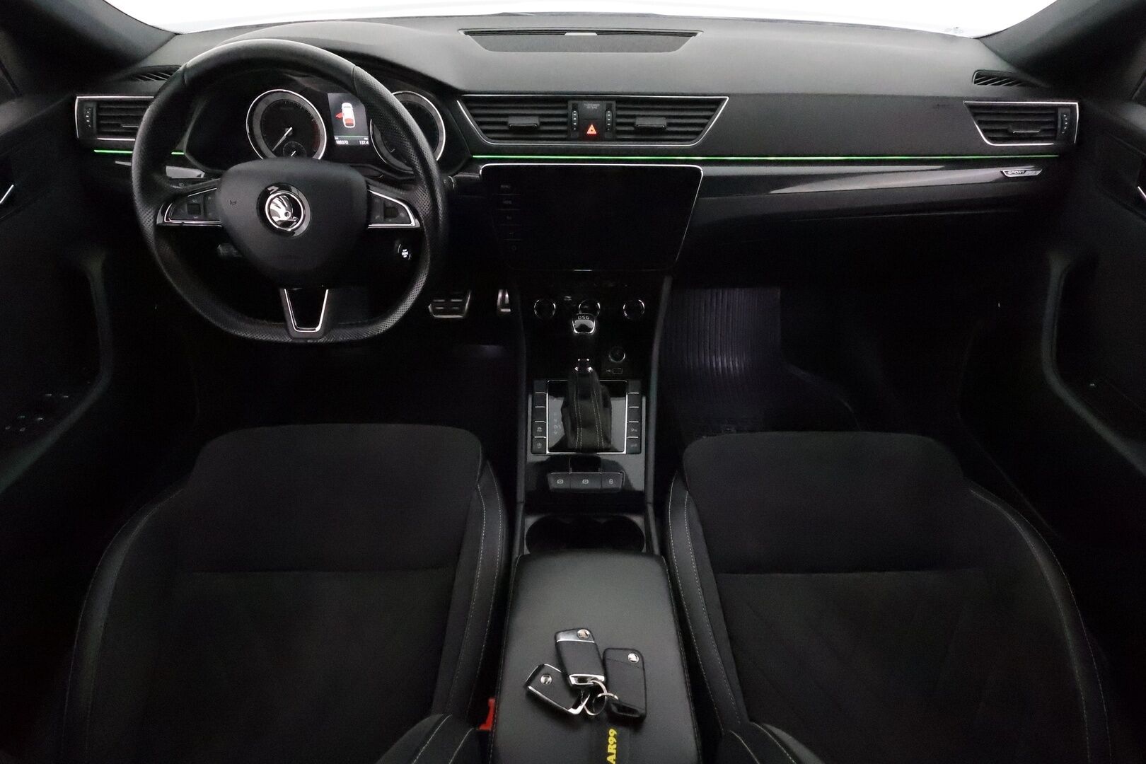 Skoda Superb 2018 1,8 TSI SportLine DSG Autom. - Webasto / Adapt.Vakkari / Canton Premium Sound / Peruutuskamera / Nahka-Alcantara Muistipenkki / Vetokoukku / Huippuvarusteet!