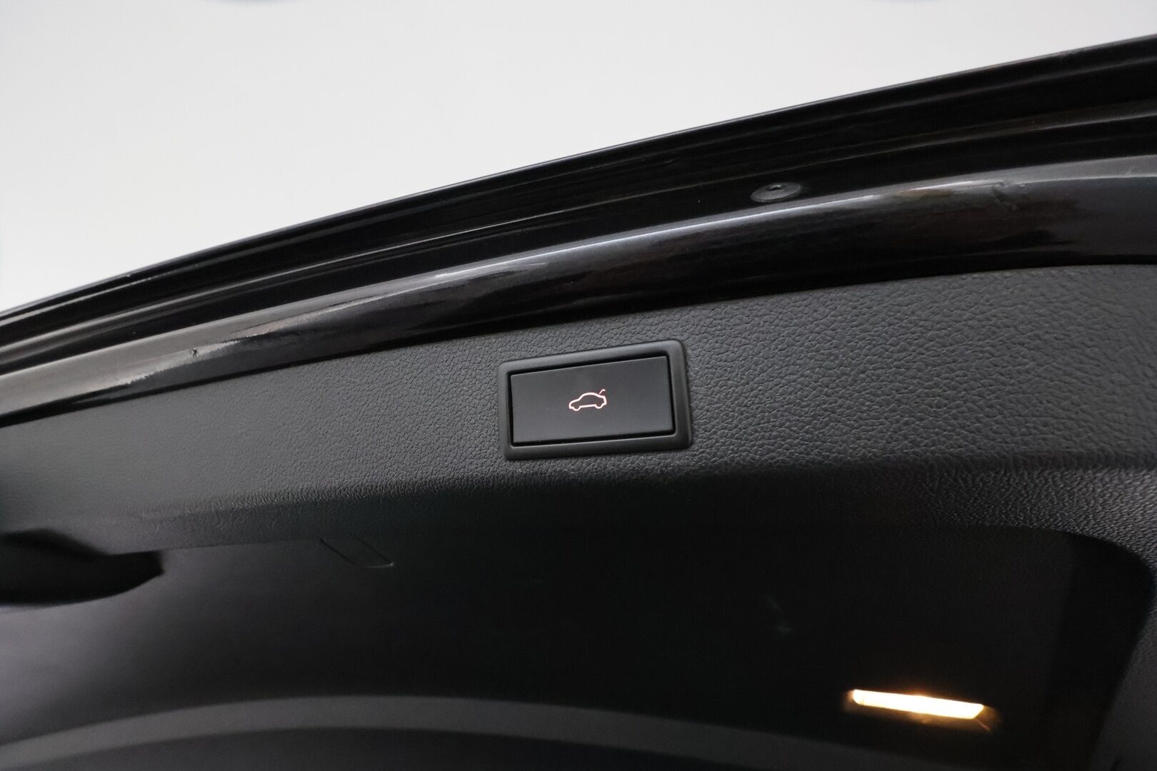 Skoda Superb 2018 1,8 TSI 180hv Sportline DSG Autom. **ACC / P.kamera / Webasto / Navi / Muistipenkki / Sporttipenkit / Koukku / Canton** - Kahdet renkaat aluvanteilla