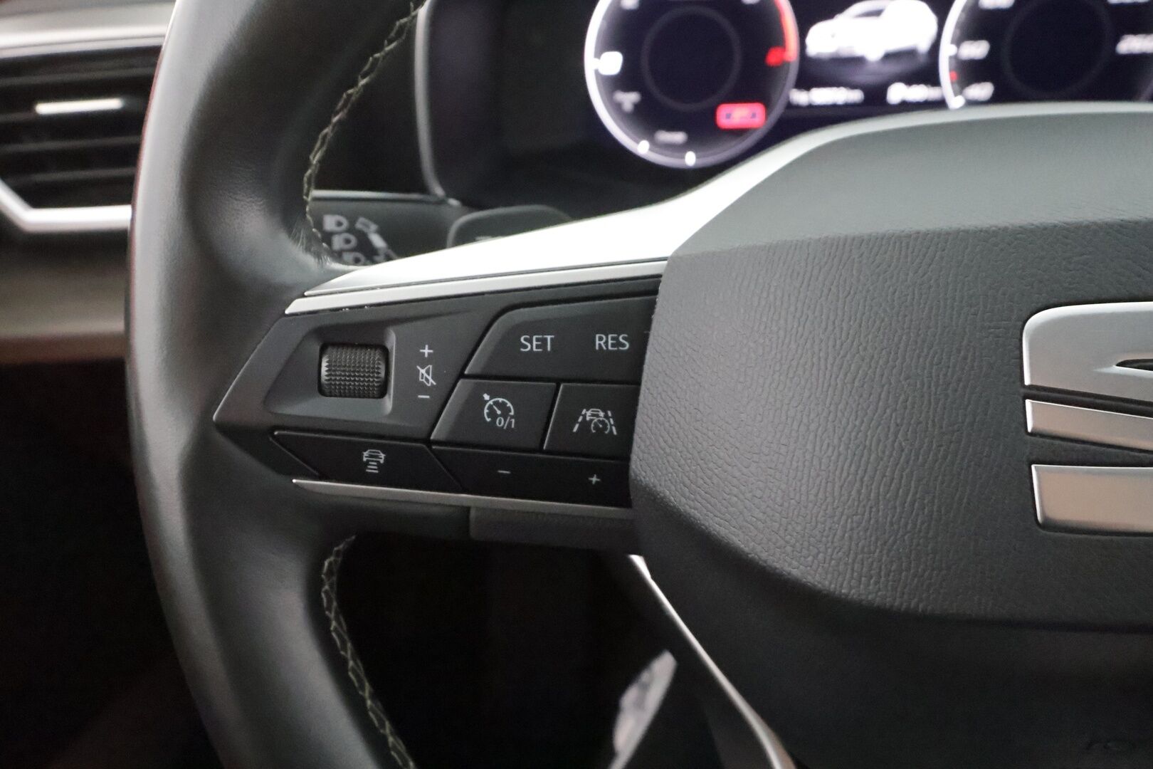 Seat Leon Sportstourer 2022 1,4 PHEV 204 eHybrid Xcellence DSG - | ACC | LED | Kamera | Navi | Apple&Android | Kaistavahti | Keyless | Akku kuntotarkastettu | Kahdet Seatin vanteet | Merkkihuollottu | 1-om Suomi-auto