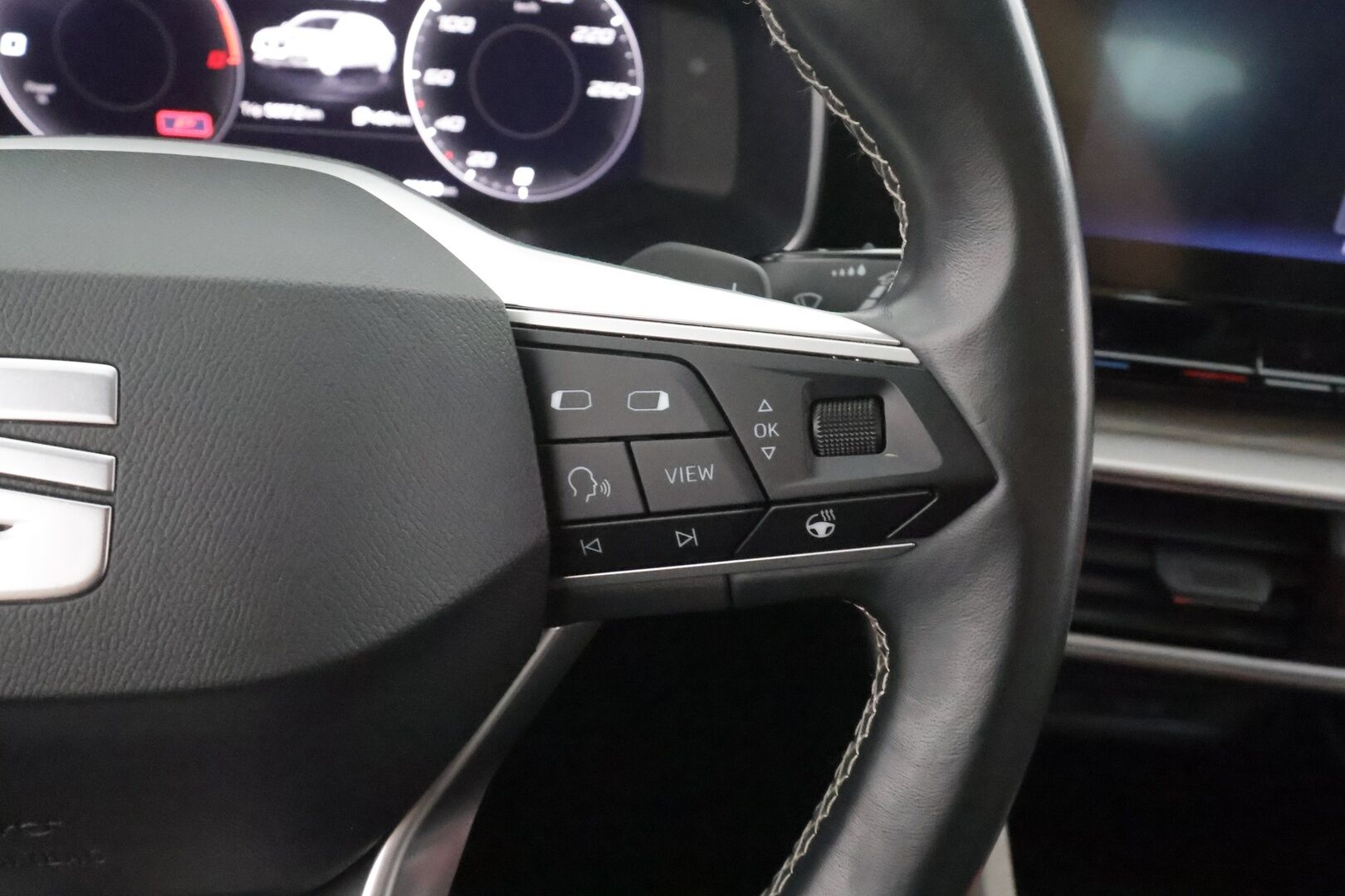 Seat Leon Sportstourer 2022 1,4 PHEV 204 eHybrid Xcellence DSG - | ACC | LED | Kamera | Navi | Apple&Android | Kaistavahti | Keyless | Akku kuntotarkastettu | Kahdet Seatin vanteet | Merkkihuollottu | 1-om Suomi-auto