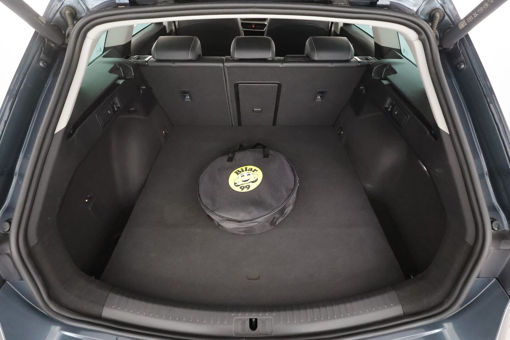 Seat Leon Sportstourer 2022 1,4 PHEV 204 eHybrid Xcellence DSG - | ACC | LED | Kamera | Navi | Apple&Android | Kaistavahti | Keyless | Akku kuntotarkastettu | Kahdet Seatin vanteet | Merkkihuollottu | 1-om Suomi-auto