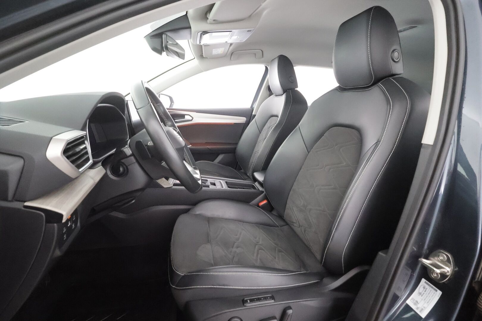 Seat Leon Sportstourer 2022 1,4 PHEV 204 eHybrid Xcellence DSG - | ACC | LED | Kamera | Navi | Apple&Android | Kaistavahti | Keyless | Akku kuntotarkastettu | Kahdet Seatin vanteet | Merkkihuollottu | 1-om Suomi-auto