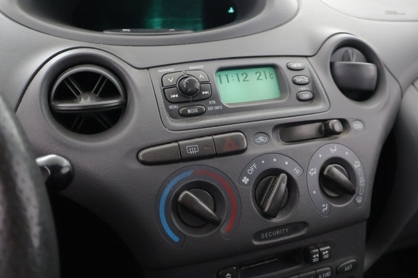 Toyota Yaris 2001 2D YARIS HATCHBACK 1.3-NCP10L-AGMNKW/237 - Myydään huutokaupat.com! | Uudehkot renkaat | Tuore leima | Varma ajokki! 