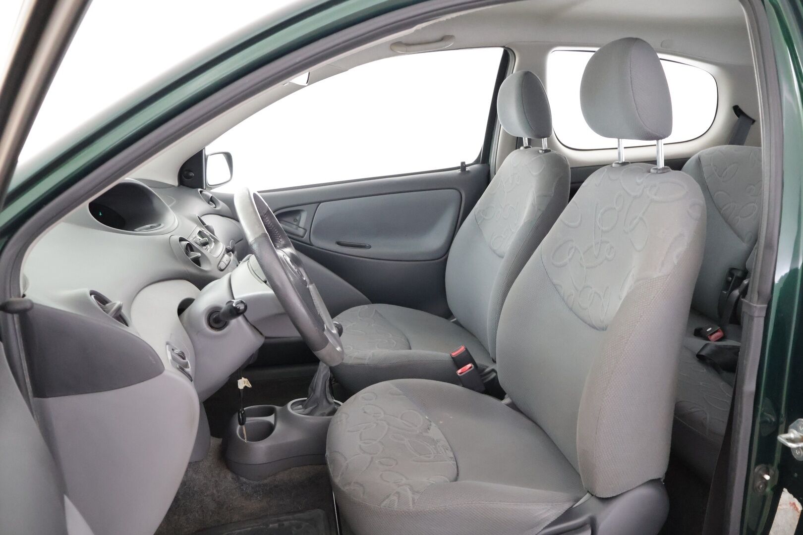 Toyota Yaris 2001 2D YARIS HATCHBACK 1.3-NCP10L-AGMNKW/237 - Myydään huutokaupat.com! | Uudehkot renkaat | Tuore leima | Varma ajokki! 