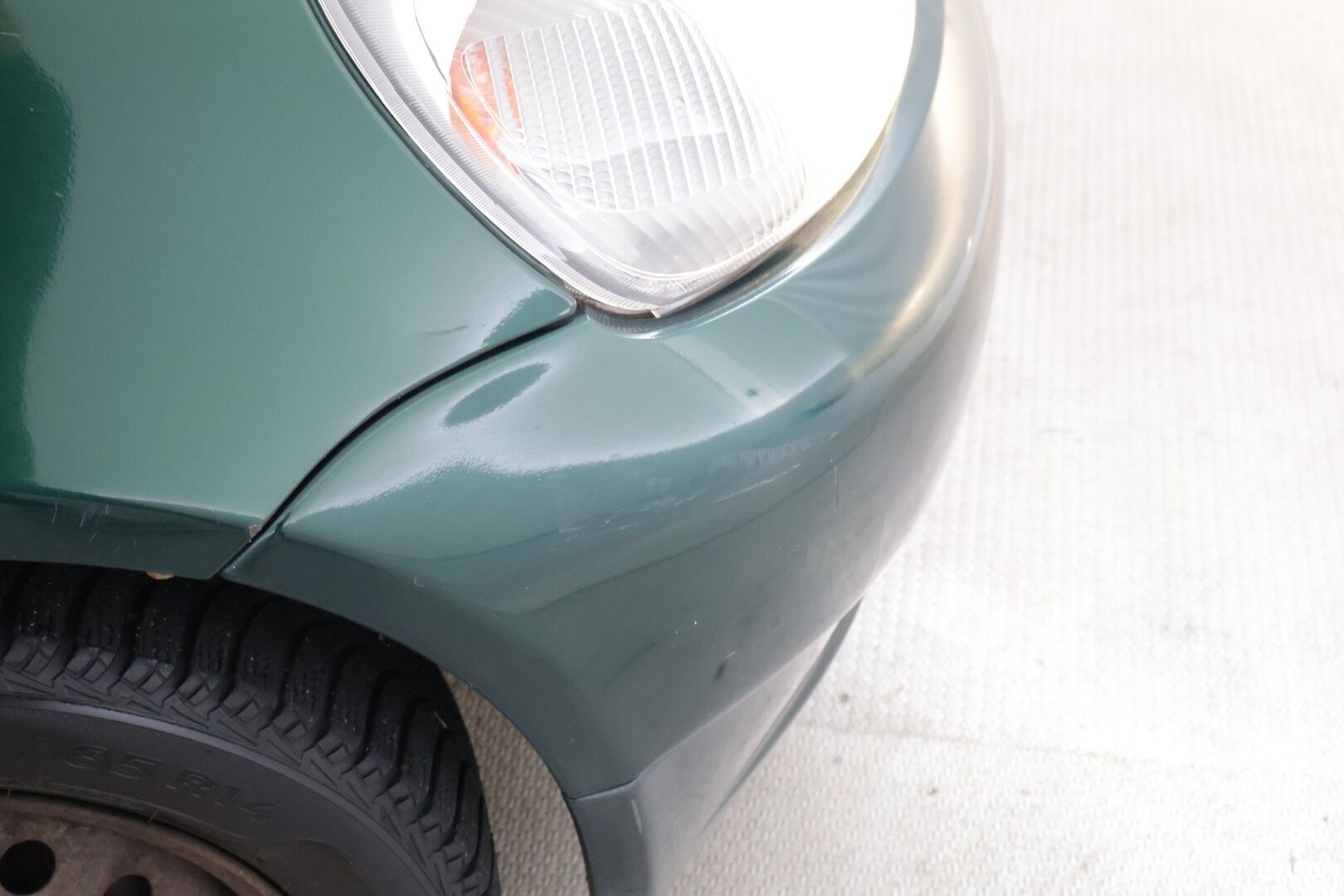 Toyota Yaris 2001 2D YARIS HATCHBACK 1.3-NCP10L-AGMNKW/237 - Myydään huutokaupat.com! | Uudehkot renkaat | Tuore leima | Varma ajokki! 