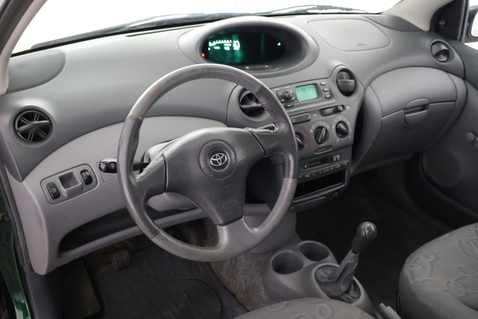 Toyota Yaris 2001 2D YARIS HATCHBACK 1.3-NCP10L-AGMNKW/237 - Myydään huutokaupat.com! | Uudehkot renkaat | Tuore leima | Varma ajokki! 