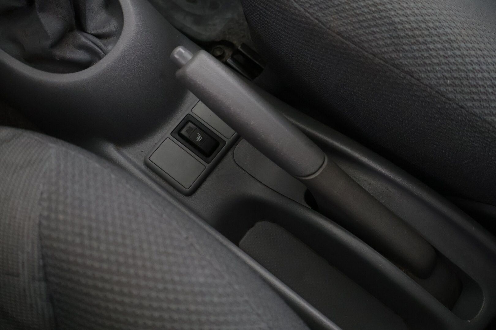 Toyota Yaris 2001 2D YARIS HATCHBACK 1.3-NCP10L-AGMNKW/237 - Myydään huutokaupat.com! | Uudehkot renkaat | Tuore leima | Varma ajokki! 