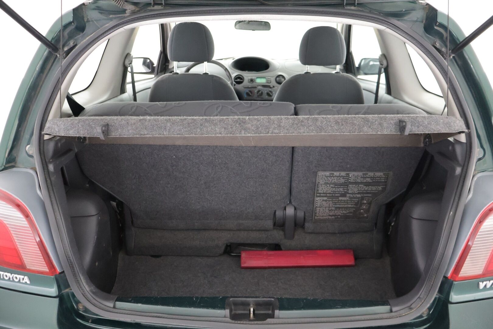 Toyota Yaris 2001 2D YARIS HATCHBACK 1.3-NCP10L-AGMNKW/237 - Myydään huutokaupat.com! | Uudehkot renkaat | Tuore leima | Varma ajokki! 