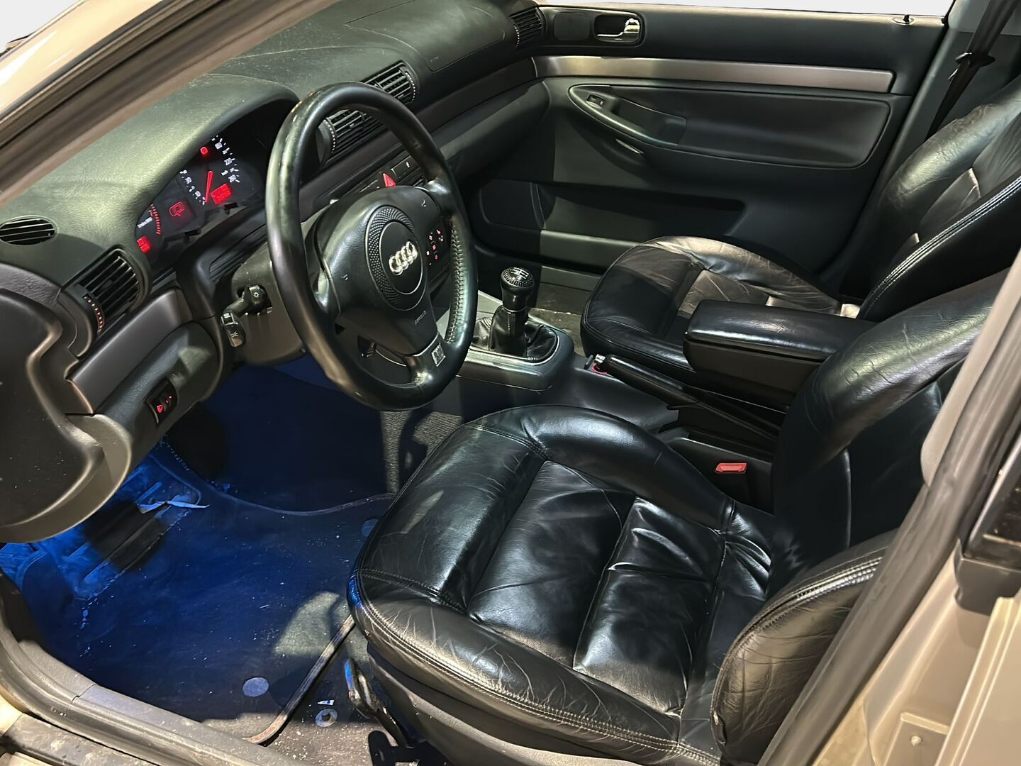 Audi A4 2001 Avant 1,8T - YritysOutlet - Myydään vain yrityksille