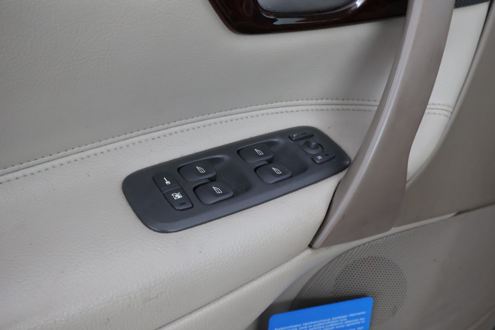 Volvo S60 2001 S60 SEDAN 2.4 TURBO AUTOMATIC *-YritysOutlet - Myydään vain yrityksille* - *Vetokoukku / Vakkari / Nahkasisusta / 2x-renkaat / Katsastus 07/2026!* -YritysOutlet - Myydään vain yrityksille