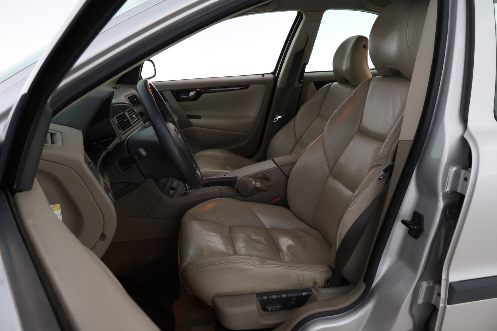 Volvo S60 2001 S60 SEDAN 2.4 TURBO AUTOMATIC *-YritysOutlet - Myydään vain yrityksille* - *Vetokoukku / Vakkari / Nahkasisusta / 2x-renkaat / Katsastus 07/2026!* -YritysOutlet - Myydään vain yrityksille