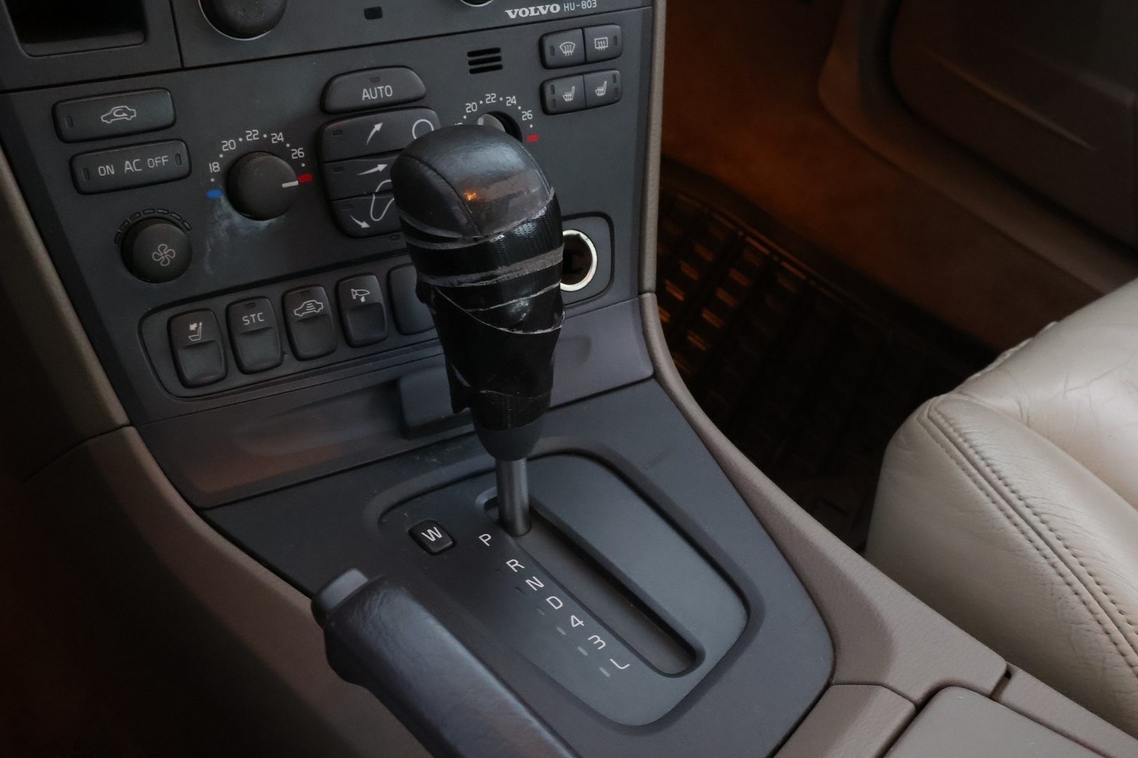 Volvo S60 2001 S60 SEDAN 2.4 TURBO AUTOMATIC *-YritysOutlet - Myydään vain yrityksille* - *Vetokoukku / Vakkari / Nahkasisusta / 2x-renkaat / Katsastus 07/2026!* -YritysOutlet - Myydään vain yrityksille