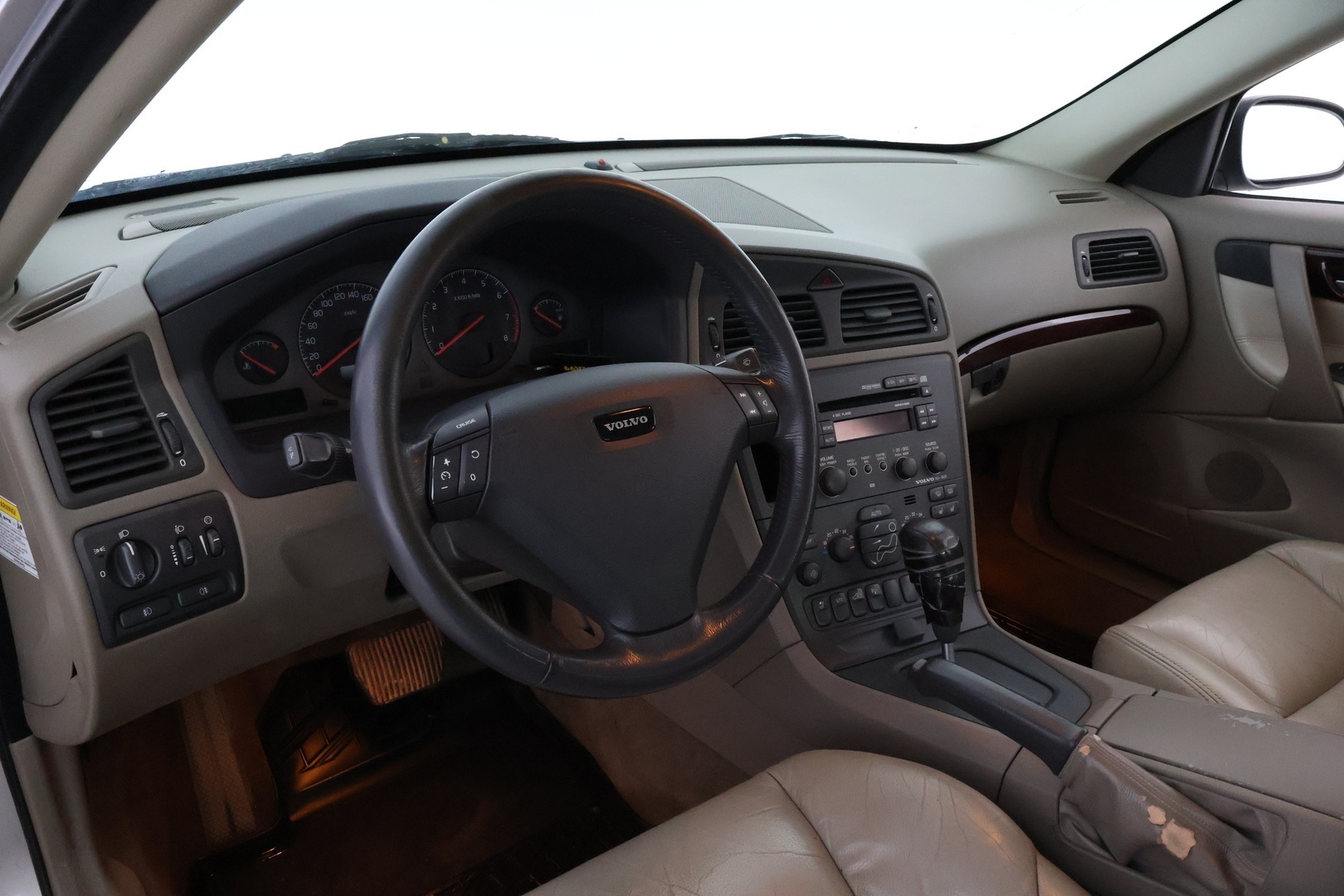 Volvo S60 2001 S60 SEDAN 2.4 TURBO AUTOMATIC *-YritysOutlet - Myydään vain yrityksille* - *Vetokoukku / Vakkari / Nahkasisusta / 2x-renkaat / Katsastus 07/2026!* -YritysOutlet - Myydään vain yrityksille