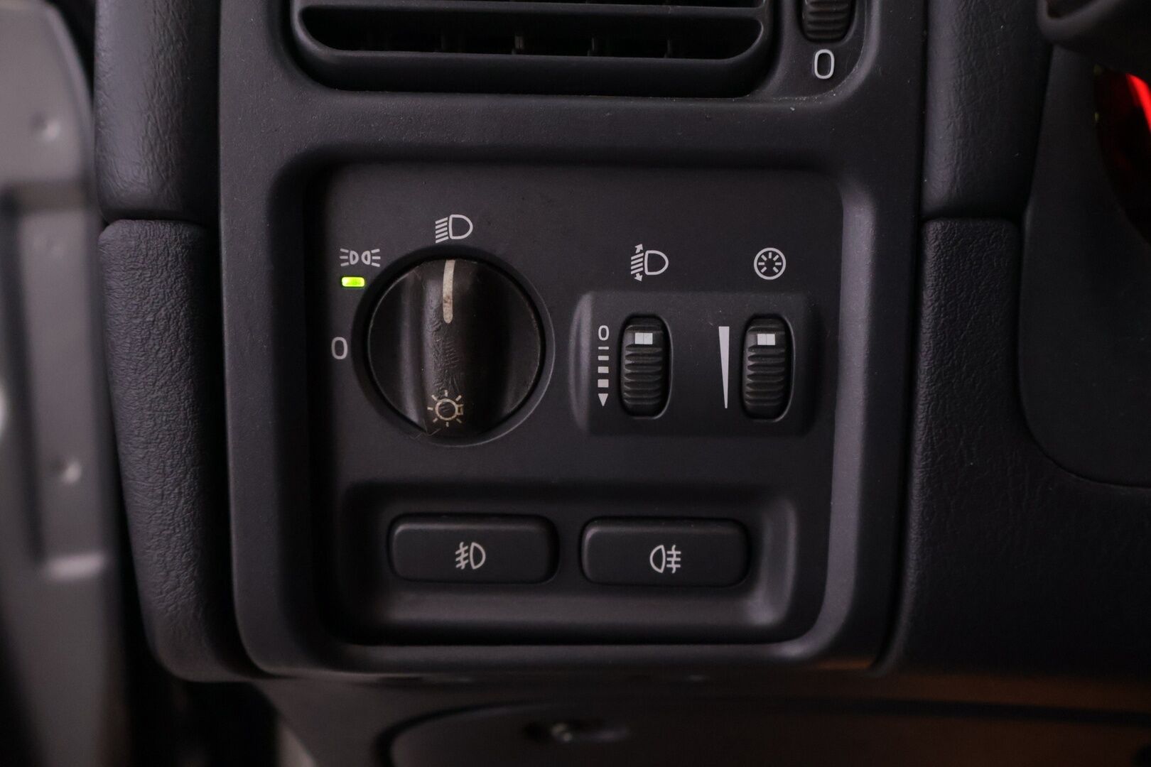 Volvo V40 2002 Sportswagon 2,0T A Business - YritysOutlet - Myydään vain yrityksille - *Nahat / Vakkari / Ilmastointi*