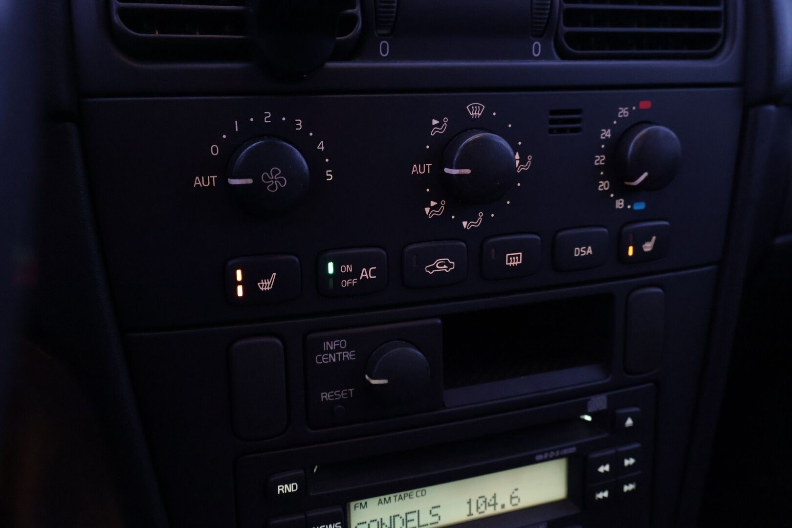 Volvo V40 2002 Sportswagon 2,0T A Business - YritysOutlet - Myydään vain yrityksille - *Nahat / Vakkari / Ilmastointi*