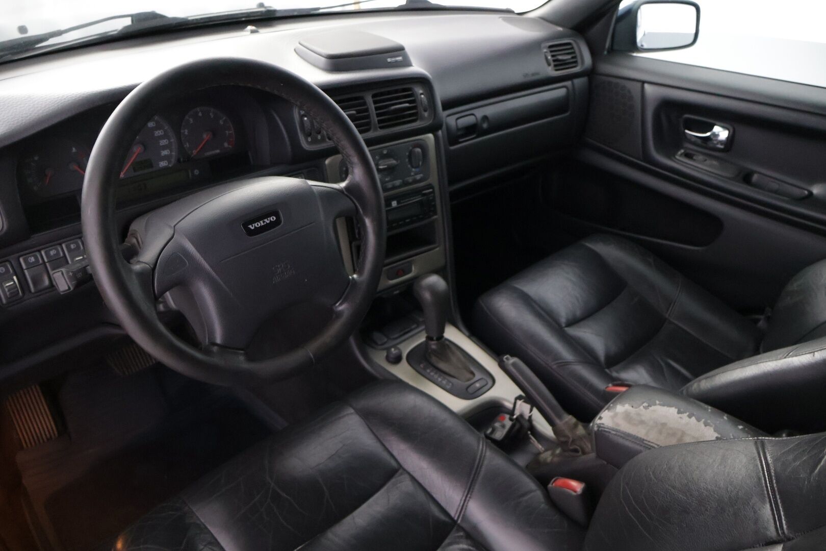 Volvo V70 1999 5D V70 WAGON 2.4 AUTOMATIC-LW61F9/266 - - Myydään Huutokaupat.com