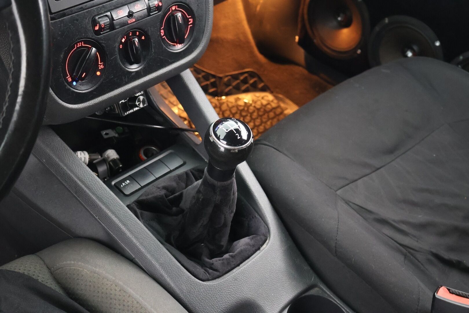 Volkswagen Golf 2004 Hatchback 2-0TDI | Hirmuiset poppivehkeet! - -YritysOutlet - Myydään vain yrityksille